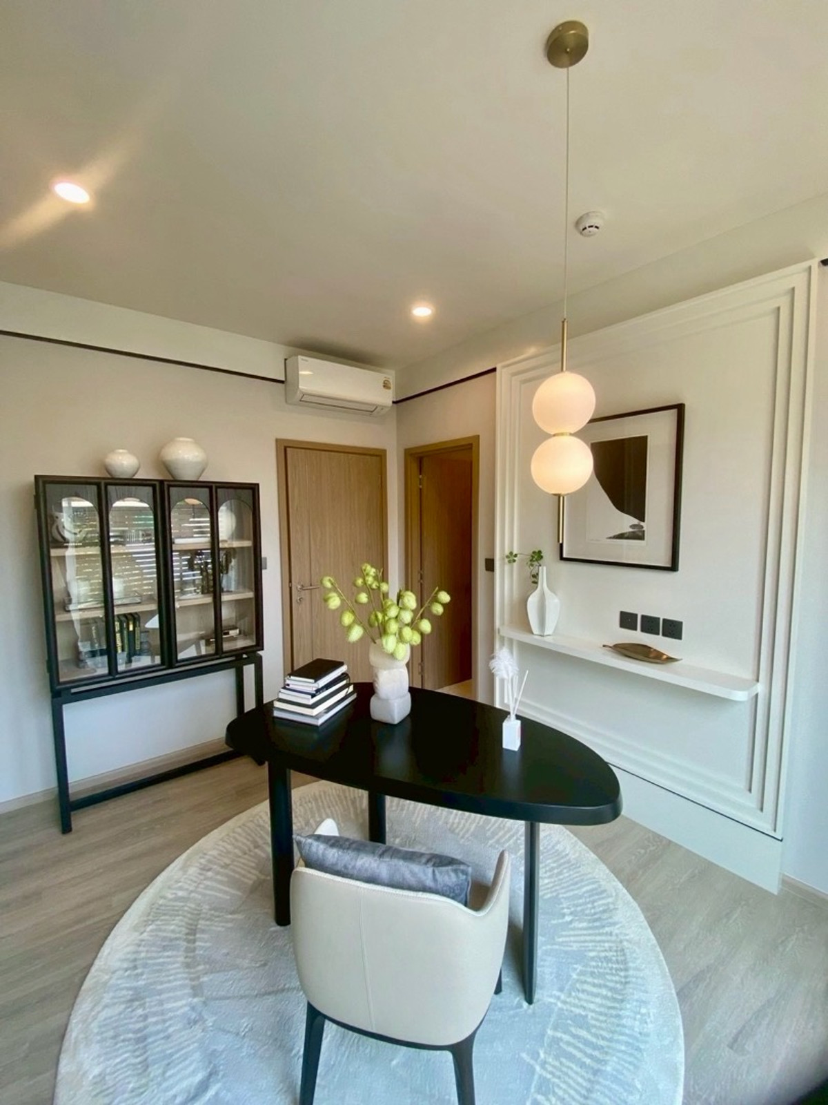 For RentCondoRama9, Petchburi, RCA : pynn soonvijai 3 bedroom ready to move in