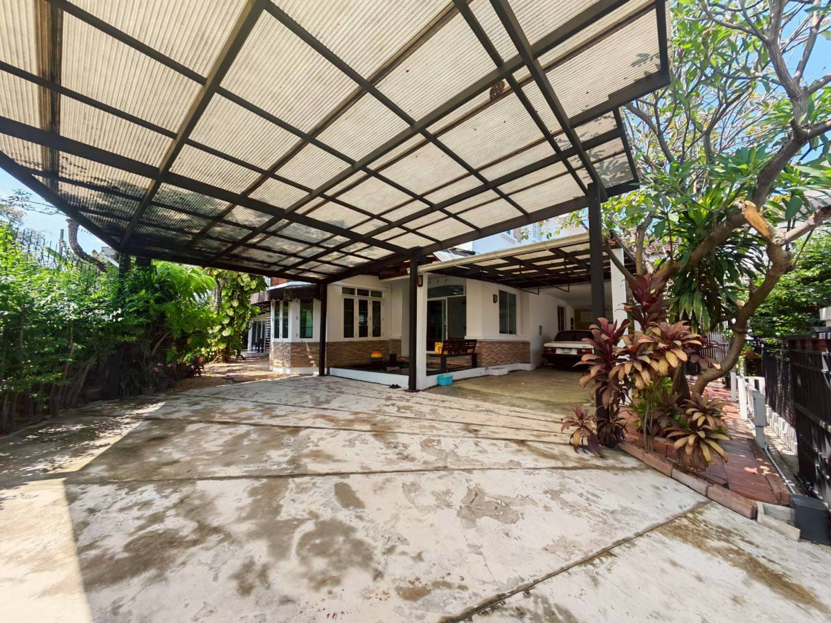 ขายบ้านลาดกระบัง สุวรรณภูมิ : 🏡 ขายบ้านเดี่ยว หมู่บ้านมัณฑนา วงแหวน-พระราม 9 บ้านสวย บรรยากาศร่มรื่น สไตล์บ้านสวน พื้นที่ใหญ่ หาไม่ได้แล้ว!