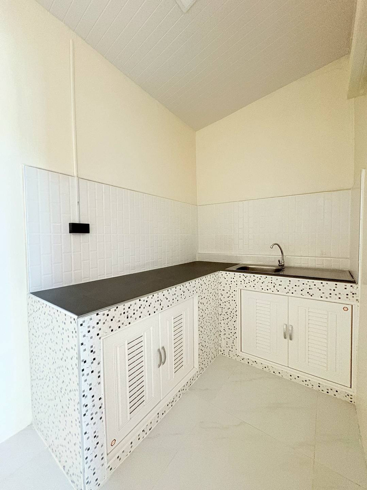 ขายทาวน์โฮมนนทบุรี บางใหญ่ บางบัวทอง : ขายทาวน์เฮาส์พร้อมจิตร บางใหญ่ 17 ตร.ว. ถนนเมน หลังบ้านติดทุ่งนา ฟรีเฟอร์ฯ ฟรีโอน