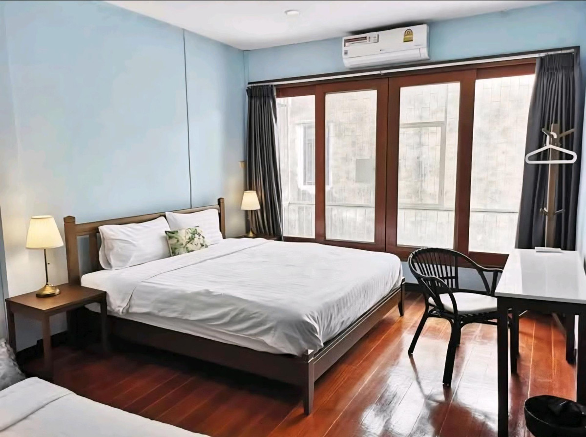 ให้เช่าทาวน์โฮมวงเวียนใหญ่ เจริญนคร : 📣 For Rent | Townhome 2 ชั้น ใกล้ BTS กรุงธนบุรี (ซอยเจริญนคร 18)
🏡 บ้านรีโนเวทใหม่ แต่งครบ พร้อมอยู่ ใกล้ไอคอนสยาม ใกล้สาทร