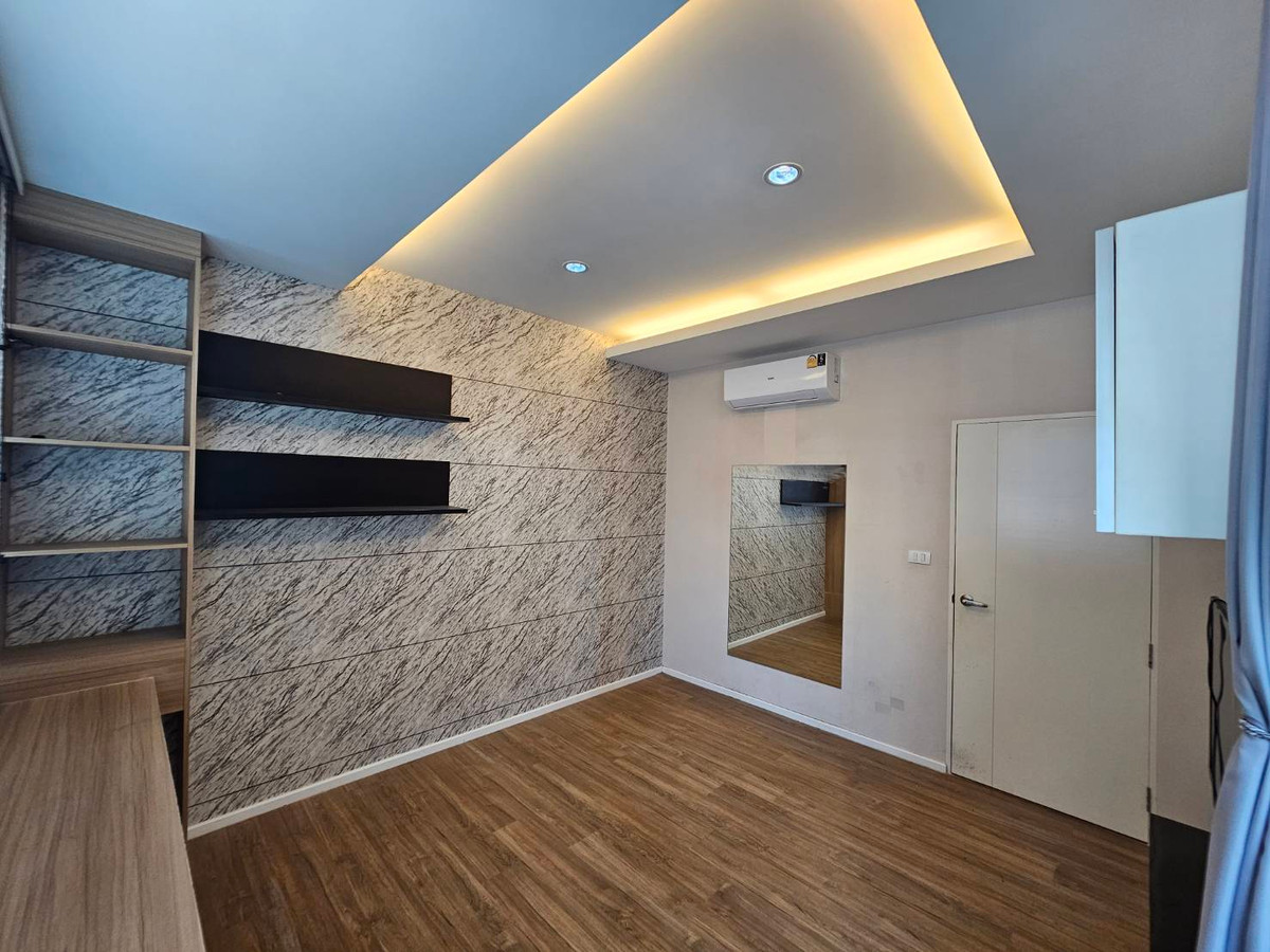 ให้เช่าทาวน์โฮมนวมินทร์ รามอินทรา : ให้เช่า ทาวน์โฮม 3 ชั้น โครงการบ้านกลางเมือง วัชรพล หลังมุม