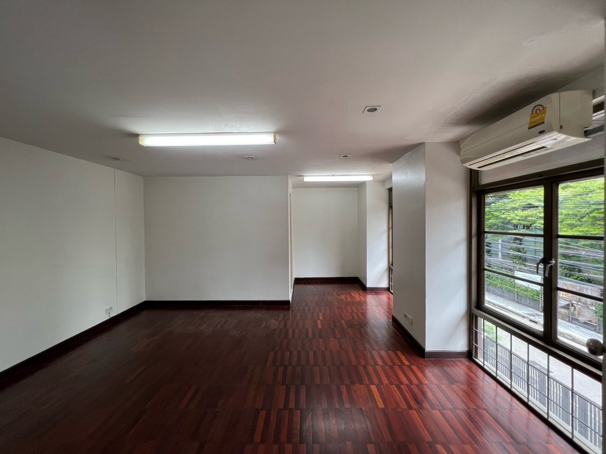 For RentHome OfficeWitthayu, Chidlom, Langsuan, Ploenchit : Home office for rent, Ploenchit • Chidlom, near BTS 950 meters and Lumpini Park / Ratchadamri / One Bangkok project.