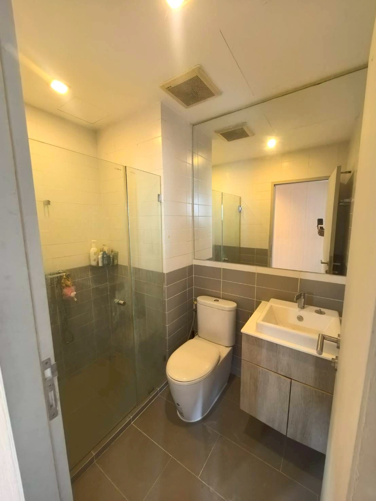 ขายคอนโดวงเวียนใหญ่ เจริญนคร : ขายคอนโด Ideo Mobi Sathorn แขวงบางลำภูล่าง เขตคลองสาน จังหวัดกรุงเทพมหานคร  ราคา 5,500,000  บาท