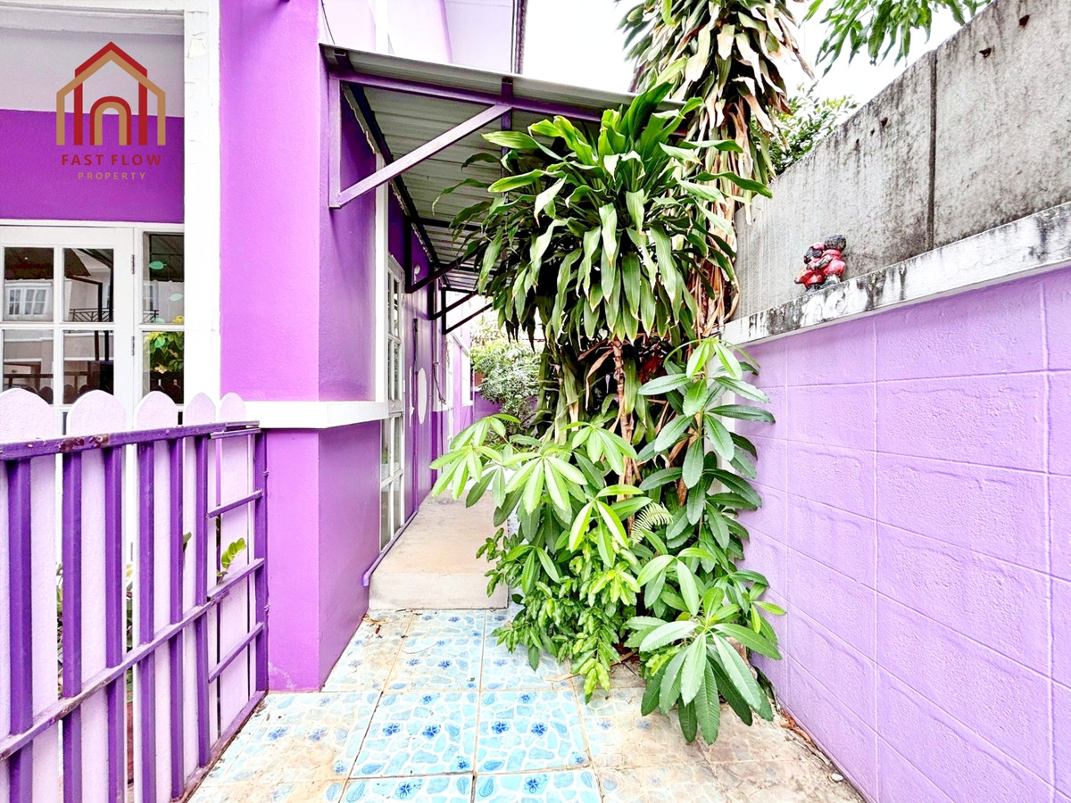For RentPathum Thani,Rangsit, Thammasat : Twin house for rent, Burirom, 36 sq m, Rangsit, Khlong 4, kitchen addition, Phra Ong Chao Sai Road. Single house mood Sawai Pracharat Road MAY