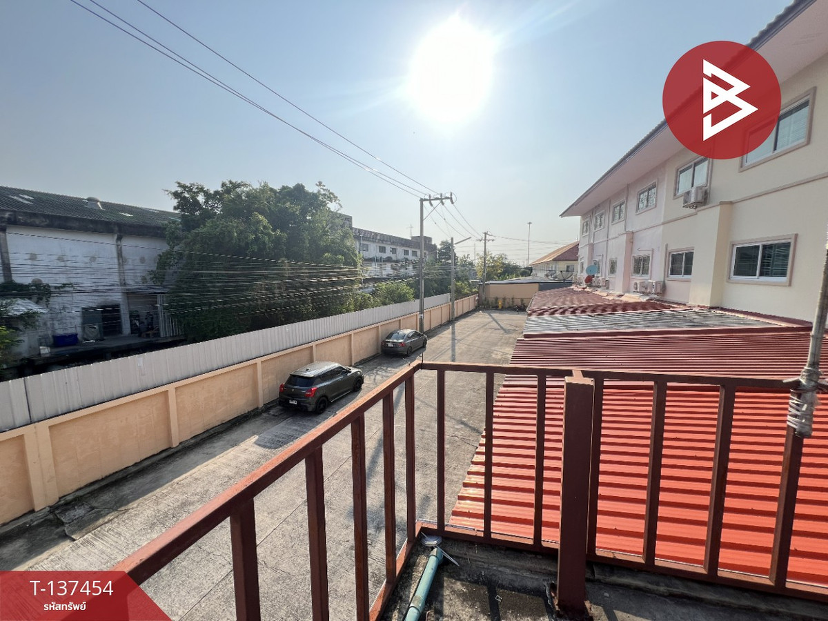 For SaleTownhomeSamut Prakan,Samrong : Townhouse for sale Manthakarn Ville Village, Bang Phli-Tamru, Samut Prakan