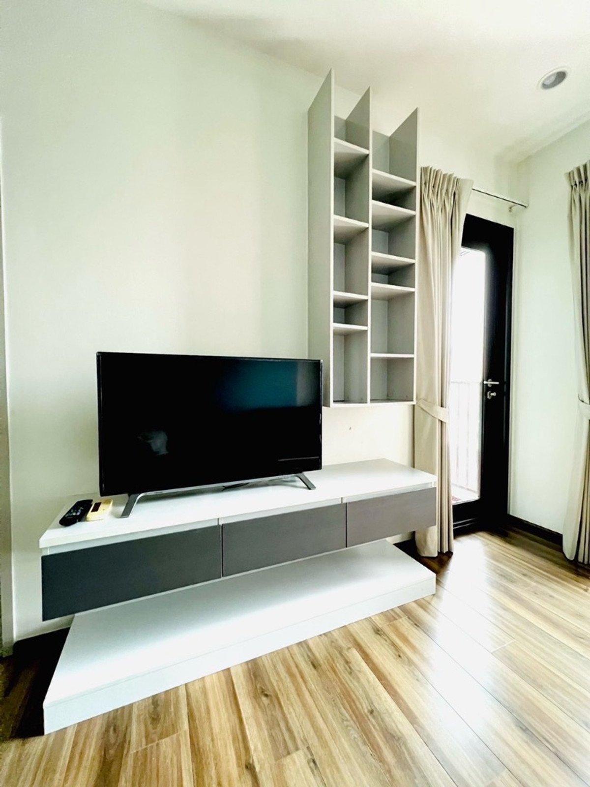 ขายคอนโดอ่อนนุช อุดมสุข : 🏙️ ขายคอนโด Wyne by Sansiri (วายน์ บาย แสนสิริ) ชั้นสูง วิวสวย แต่งครบ พร้อมเข้าอยู่! เพียง 3.35 ล้าน
