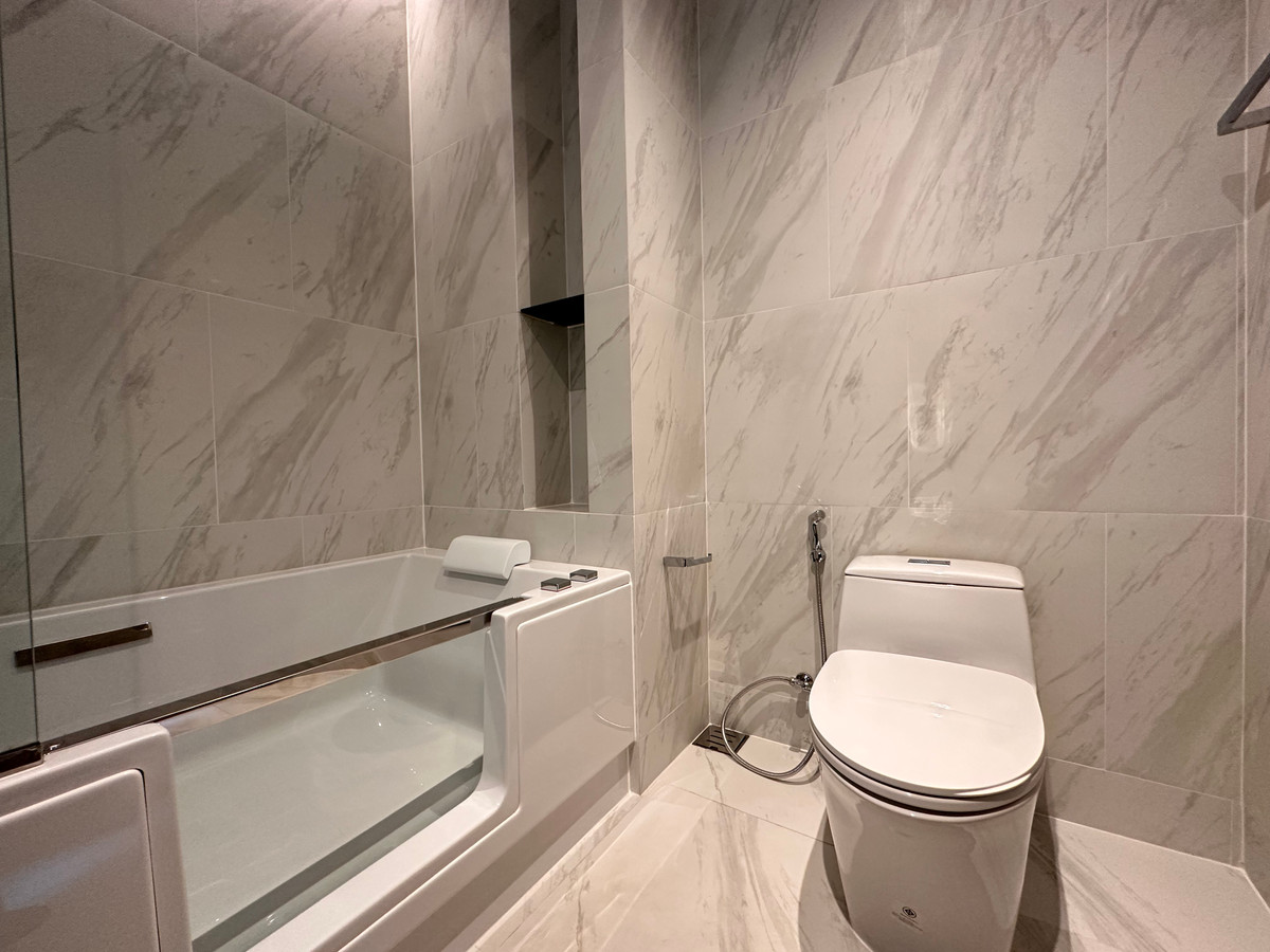 ขายคอนโดสุขุมวิท อโศก ทองหล่อ : 1 ห้องนอน 1 ห้องน้ำ พื้นที่ห้องใหญ่ 45 ตรม.เพียง 7.5 ลบ.