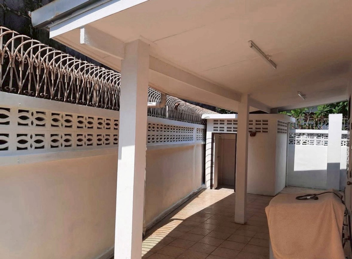 For RentHome OfficeRatchadapisek, Huaikwang, Suttisan : 🏙️2-story detached house for rent, Ban Huai Khwang, suitable for living or home office ⚡️🔥