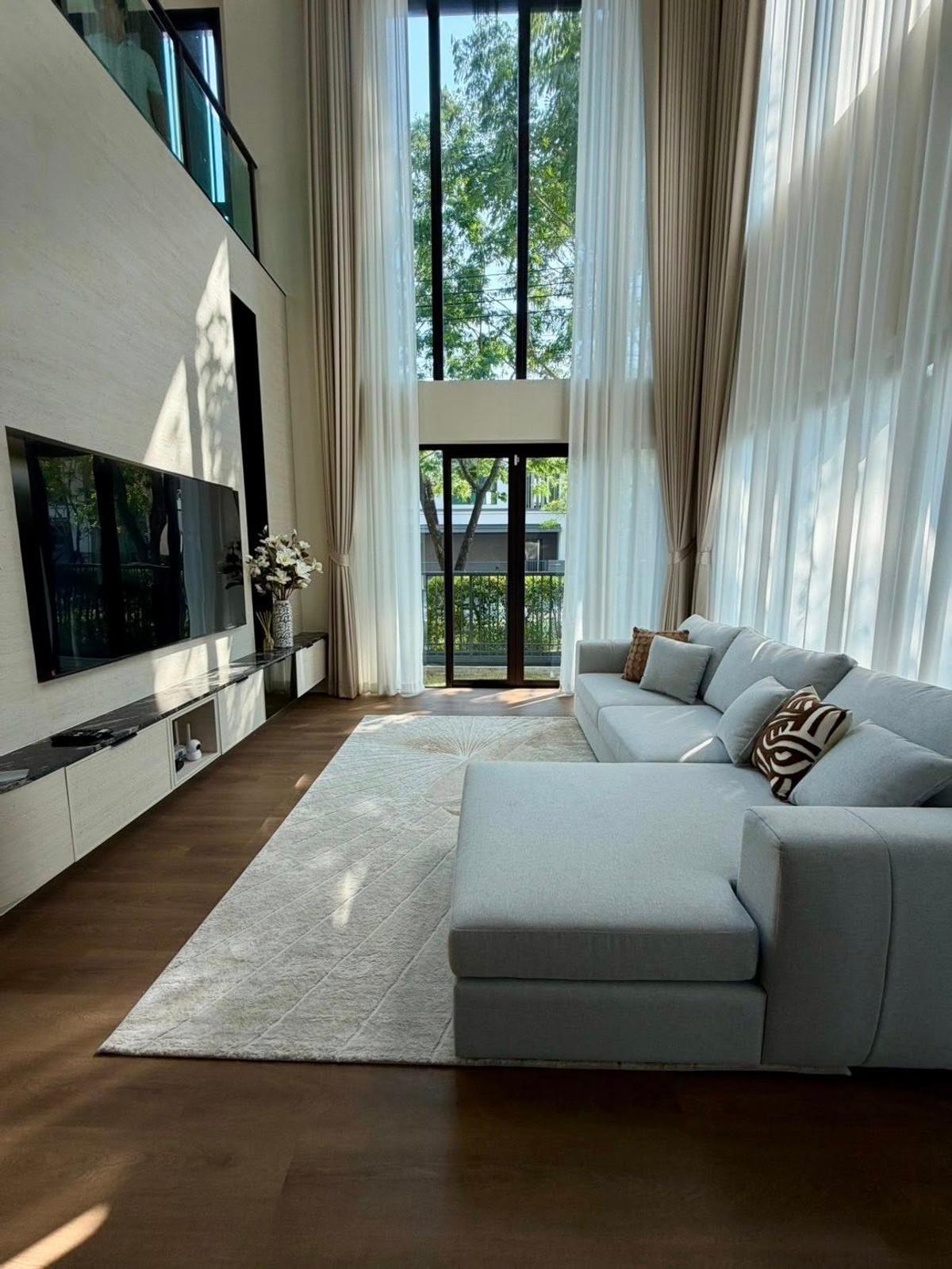 ให้เช่าบ้านบางนา แบริ่ง ลาซาล : (ให้เช่า) ** บ้านเดี่ยว วีวัลดี บางนา VIVALDI Bangna บ้านหรูพร้อมคอร์ทยาร์ดส่วนตัว ใกล้ Mega บางนา **