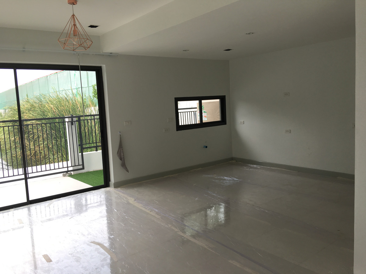 For SaleHouseKaset Nawamin,Ladplakao : Maneeya Village / 2 bedrooms (sold with tenant), Maneeya Village / 2 Bedrooms (FOR SALE) MNT006