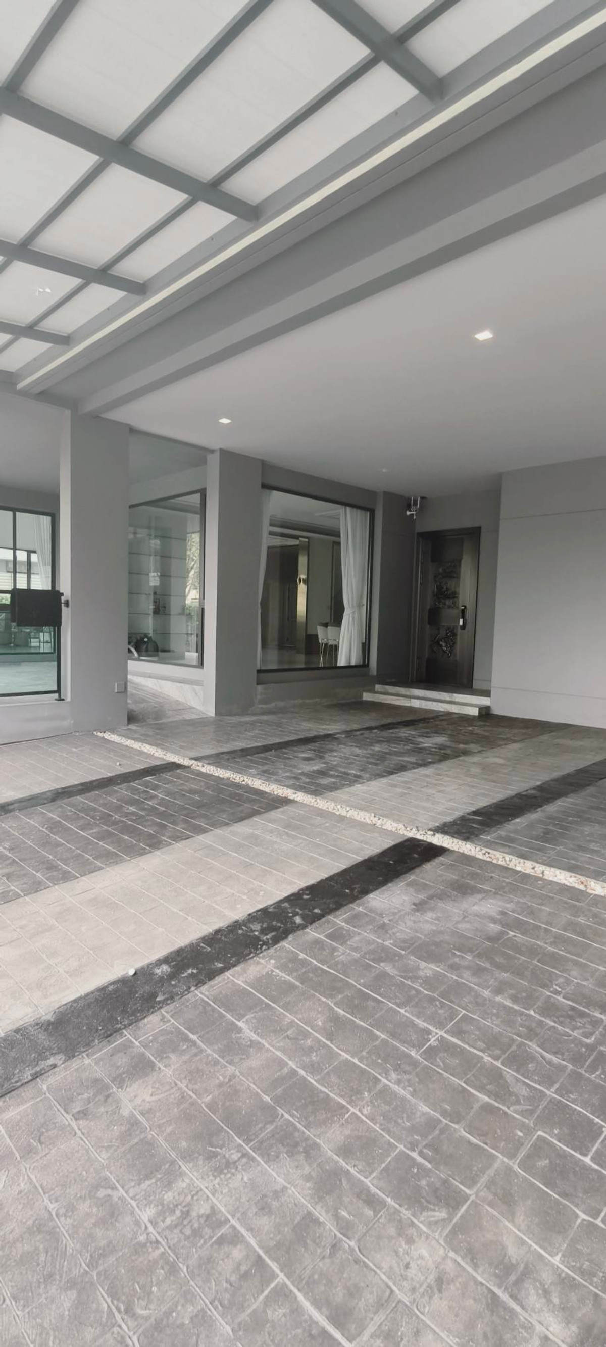 ขายบ้านพัฒนาการ ศรีนครินทร์ : Grand Bangkok Boulevard East Rama 9 บ้านเดี่ยวหรู 3 ชั้น พื้นที่ใช้สอย 827 ตร.ม. พร้อมเฟอร์นิเจอร์ทั้งหลัง Please call: 082-894-4624