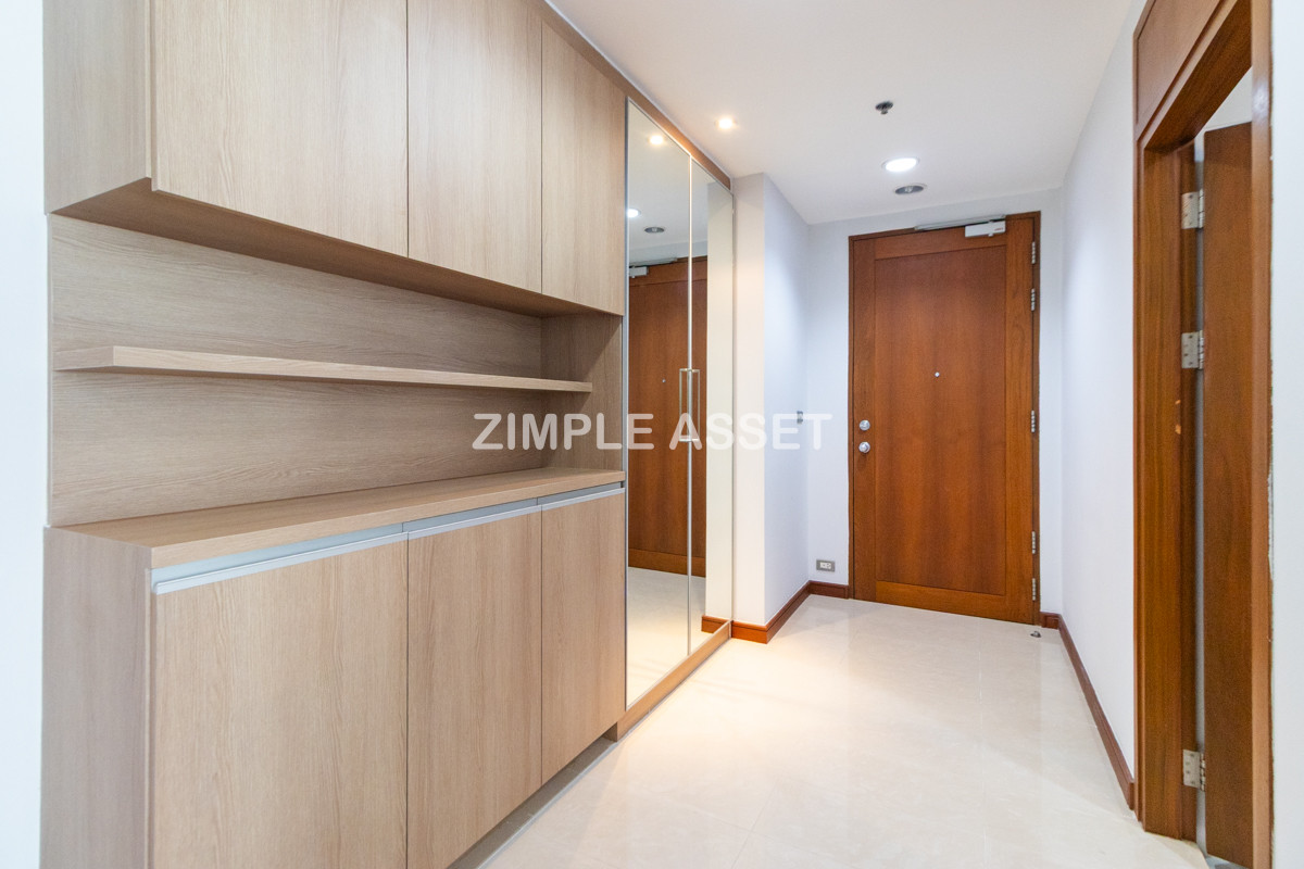 For RentSukhumvit, Asoke, Thonglor : Line ID: @zimple_asset Luxury aprtment in center of sukhumvit. Offering premium facilities for an elevated living experience. Surrounded by leading shopping malls in a prime location.