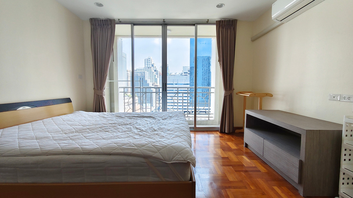 ให้เช่าคอนโดสุขุมวิท อโศก ทองหล่อ : คอนโด 2 ห้องนอน 1 ห้องน้ำ ขนาด 60 ตารางเมตร ที่อโศกเพลส ให้เช่า 22,000 บาทต่อเดือน ซอยสุขุมวิท 21 สถานีรถไฟฟ้า BTS อโศก