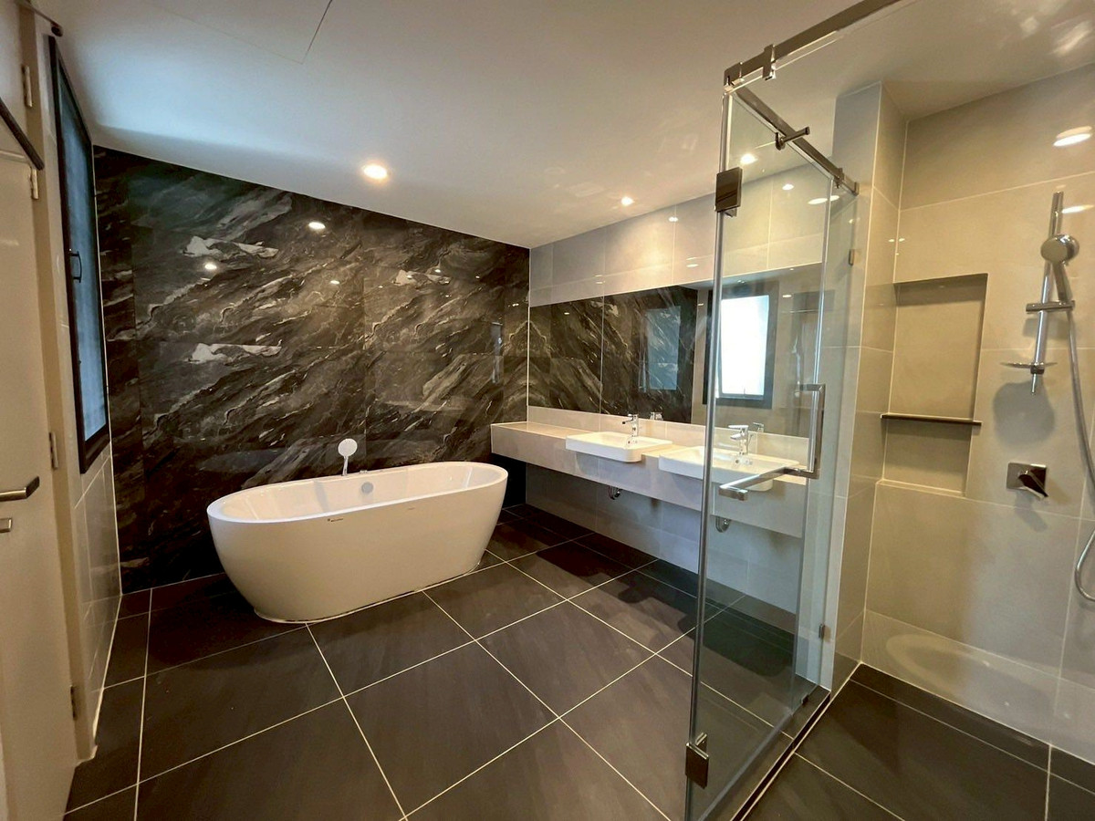 For RentHouseBangna, Bearing, Lasalle : Luxury House for Rent Udom Suk | Family Home Prime Location | Near BTS Udom Suk | 125,000 THB/Month | Luxury house for rent Udom Suk, good location, suitable for families, near BTS Udom Suk 125,000 baht/month – LTH14861