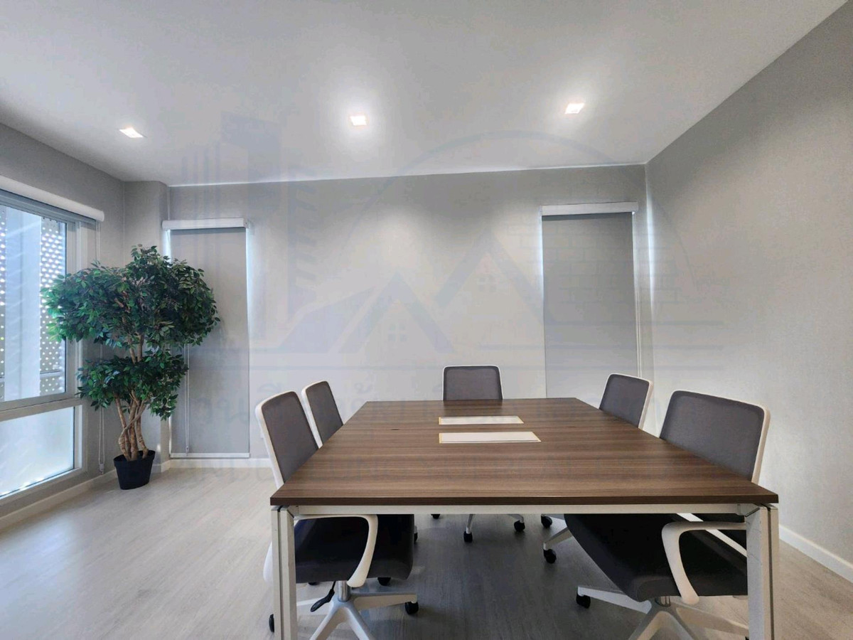 ให้เช่าทาวน์โฮมโชคชัย4 ลาดพร้าว71 : ให้เช่า Townhome Office ลาดพร้าว 73🌳☀️☀️ 拉普拉奥 73 号联排别墅办公室出租。