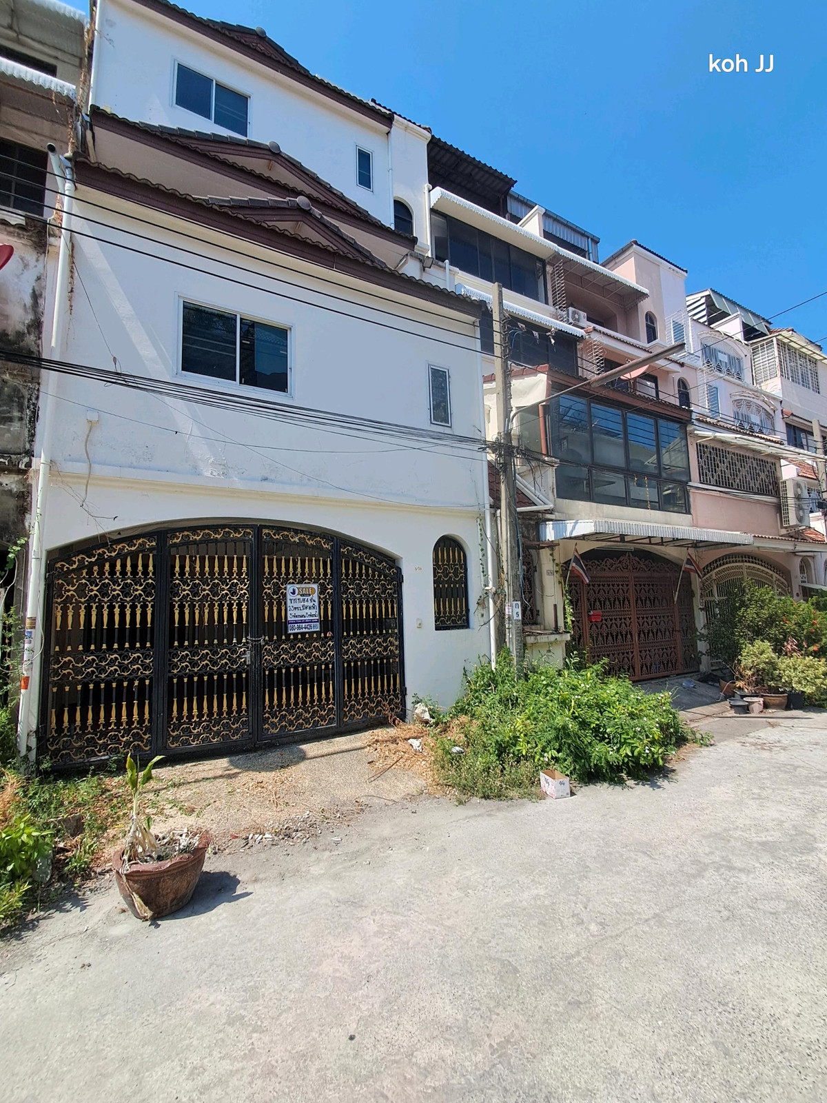 ขายทาวน์โฮมพัฒนาการ ศรีนครินทร์ : ทาวน์โฮม 5 ชั้นเต็ม (รวมดาดฟ้า) พื้นที่ใช้สอยจุกๆ! ตรงข้ามซีคอนสแควร์
เนื้อที่ 24 ตร.ว. สร้างเต็มพื้นที่ ซอยศรีนครินทร์ 40 