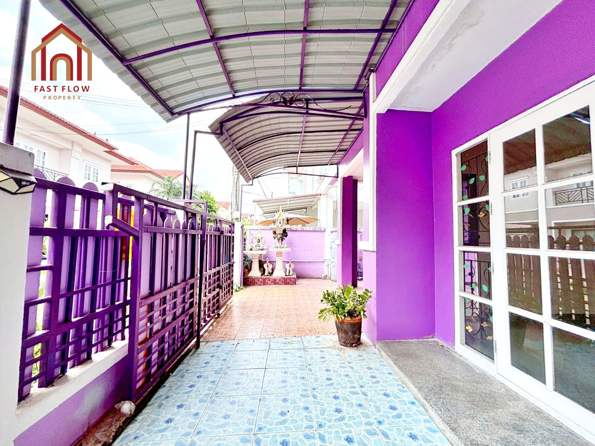 For RentPathum Thani,Rangsit, Thammasat : Twin house for rent, Burirom, 36 sq m, Rangsit, Khlong 4, kitchen addition, Phra Ong Chao Sai Road. Single house mood Sawai Pracharat Road MAY