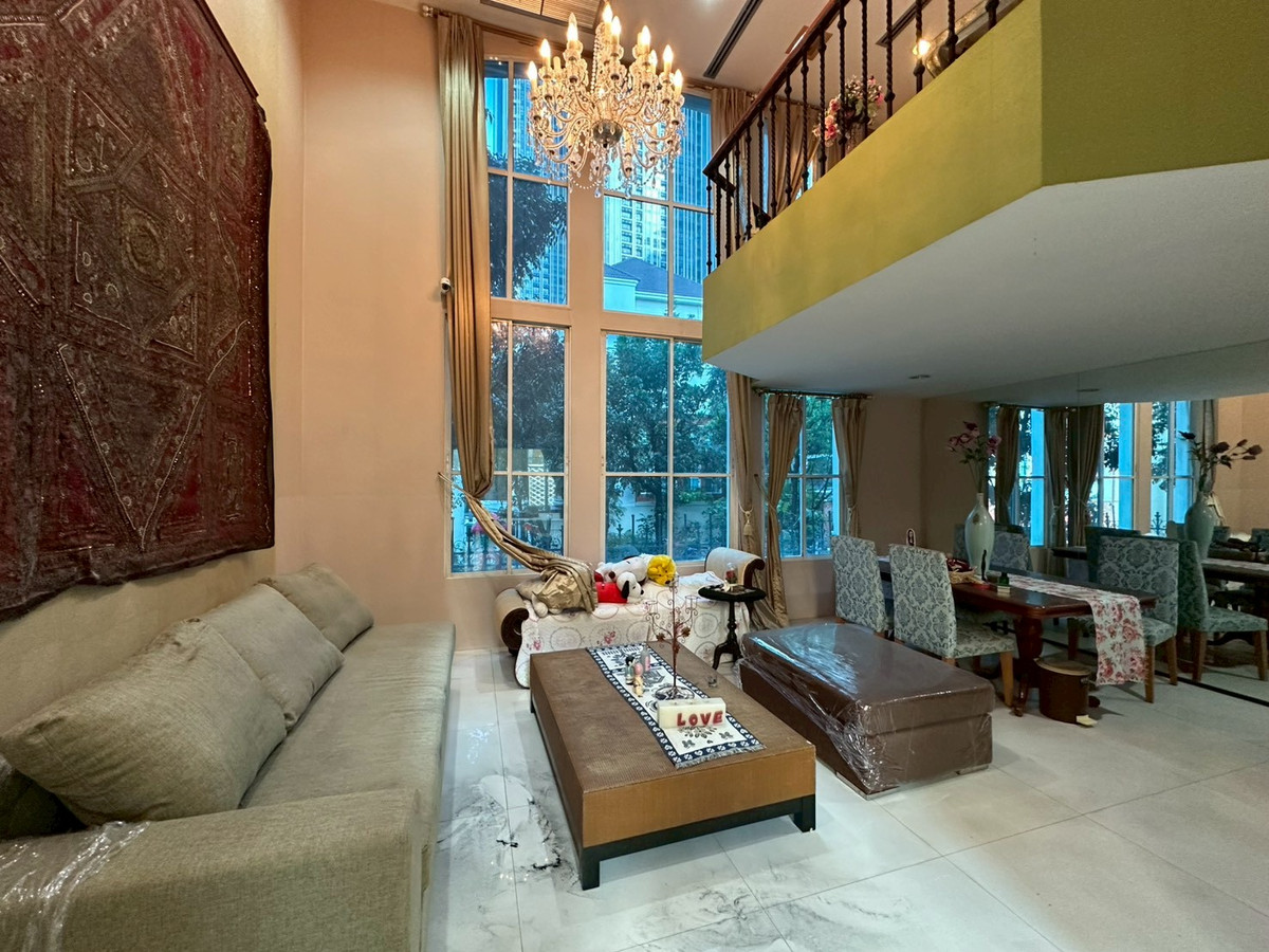 ขายทาวน์โฮมสุขุมวิท อโศก ทองหล่อ : ทาวน์เฮ้าส์ระดับ Luxury ในย่านทองหล่อ หนึ่งในทำเลที่อยู่อาศัยระดับ Prime ของกรุงเทพ เหมาะสำหรับครอบครัว ผู้บริหาร หรือชาวต่างชาติที่ต้องการอยู่อาศัยใจกลางสุขุมวิท พื้นที่ใช้สอยขนาดใหญ่ ฟังก์ชันครบ ใกล้BTSทองหล่อ ร้านอาหารCommunity Mall และโรงเรียนนานาชาติ