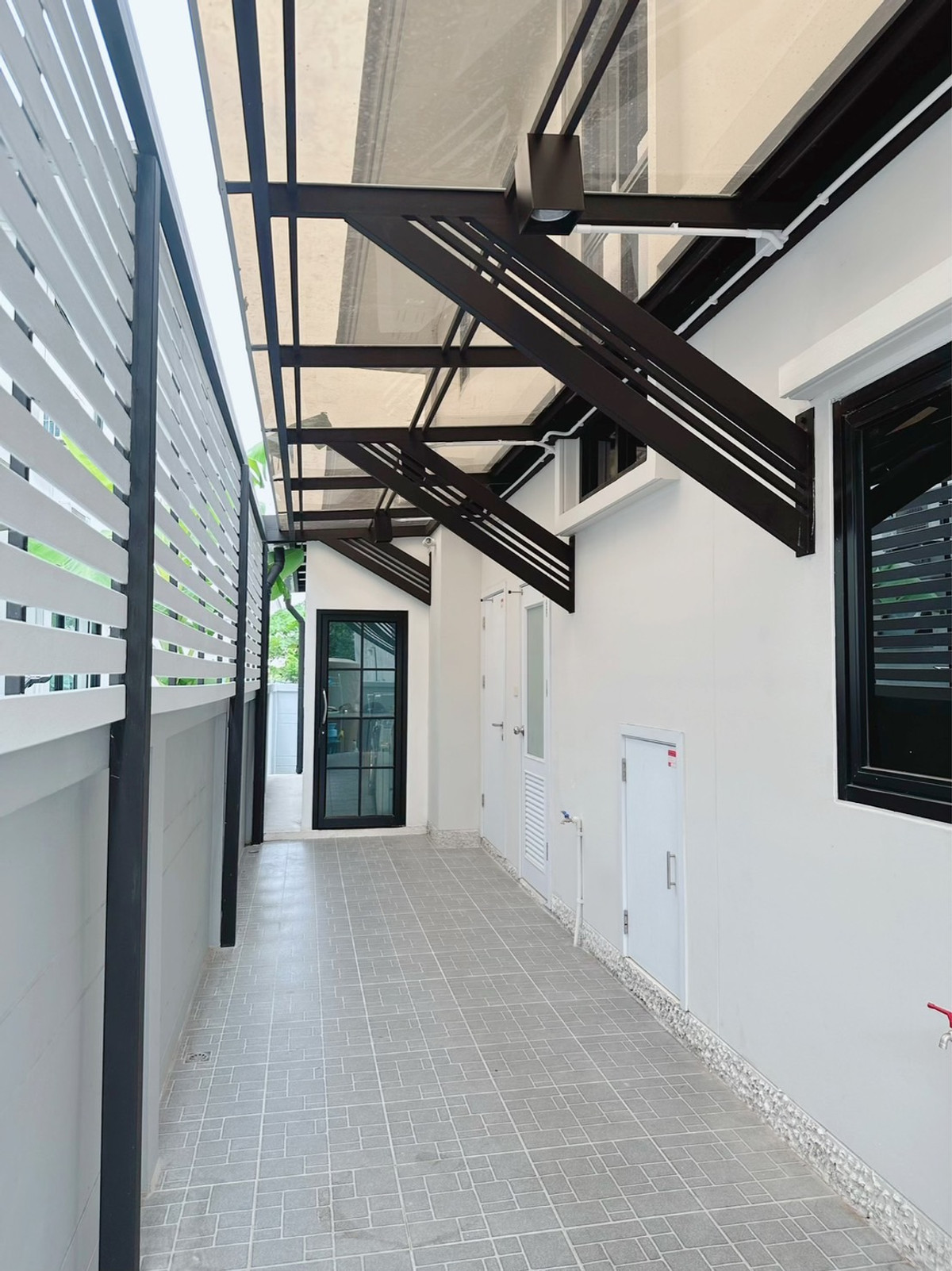 ขายบ้านสมุทรปราการ สำโรง : ขาย บ้านสวยบรรยากาศสวยน่าอยู่ ต่อเติมด้วยคุณภาพดี ทำเลดี โครงการดี อยู่หน้าสวนสวย+สนามเด็กเล่น ติดกับหอนาฬิกา Big Ben ถนนกว้าง เพื่อนบ้านดีซ้ายขวา ดีมาก เจอแบบนี้ ดีกว่าถูกหวย