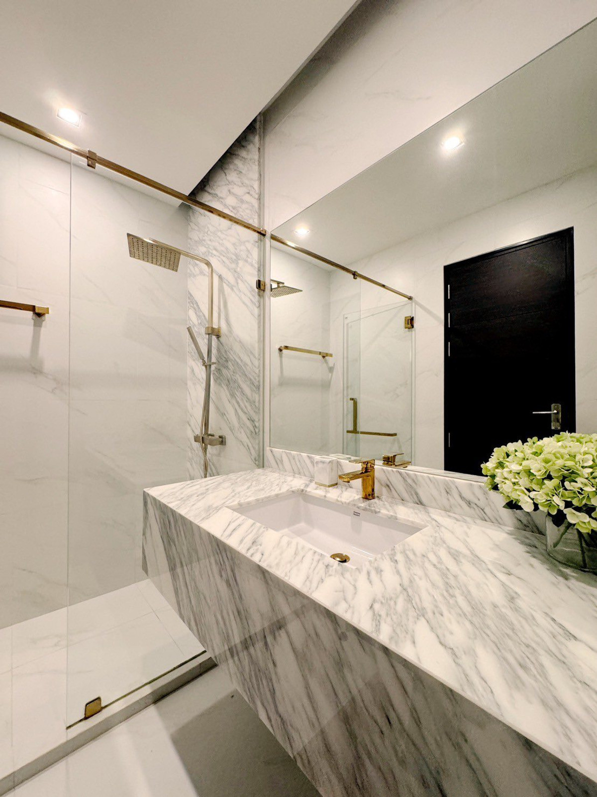 CondoRatchathewi,Phayathai : IDEO Q Phayathai for for sale 61 sqm 1 bed 1 bath 43,500 per month for sale 9.59 MB