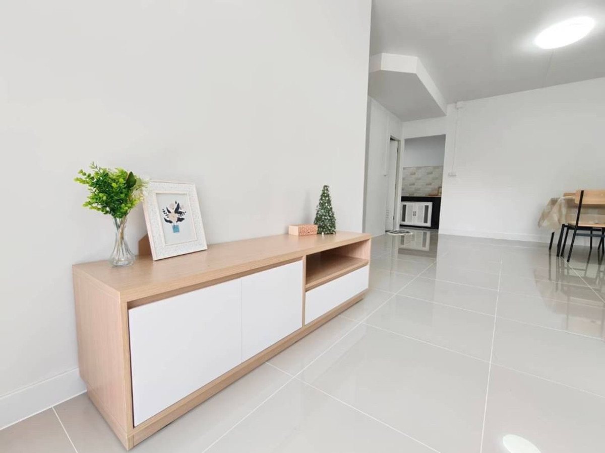 ขายทาวน์โฮมนนทบุรี บางใหญ่ บางบัวทอง : ขายทาวน์เฮ้าส์พฤกษา 33 วัดลาดปลาดุก หลังมุม 22 ตร.ว. แต่งใหม่พร้อมเฟอร์ฯ ฟรีโอน