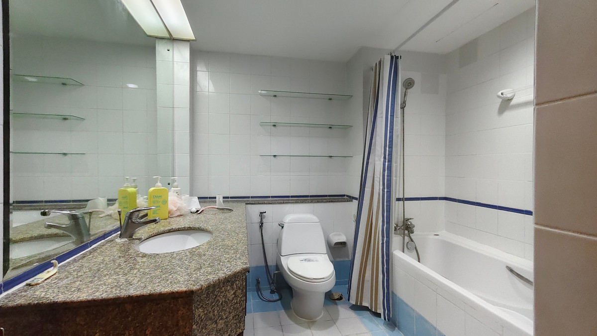 ให้เช่าคอนโดสุขุมวิท อโศก ทองหล่อ : คอนโด 2 ห้องนอน 1 ห้องน้ำ ขนาด 77 ตารางเมตร ที่อโศกเพลส ให้เช่า 25,000 บาทต่อเดือน ซอยสุขุมวิท 21 สถานีรถไฟฟ้า BTS อโศก