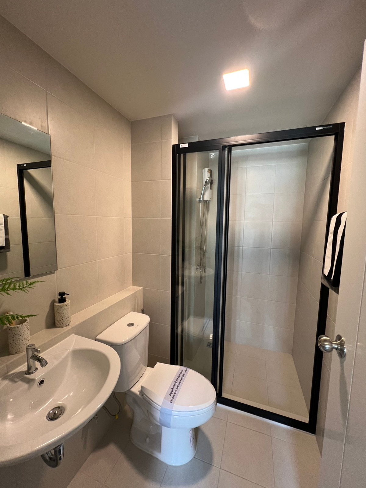 For RentCondoChaengwatana, Muangthong : New condo, new room, ready to move in, Vay Chinnakhet (Way Chinnakhet), fully furnished, near Dhurakij Pundit University (DPU).