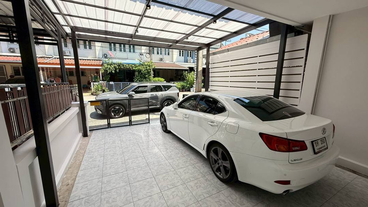 ขายทาวน์โฮมลาดกระบัง สุวรรณภูมิ : ขายด่วน ทฮ 2 ชั้น 3 ห้องนอน รีโนเวทใหม่ทั้งหมด หมู่บ้าน ดิเอ็กคลูซีฟ เฉลิมพระเกียรติ ร.9 ซอย72 ใกล้วงแหวนกาญจนาภิเษก, สนามบินสุวรรณภูมิ (Gant-285)