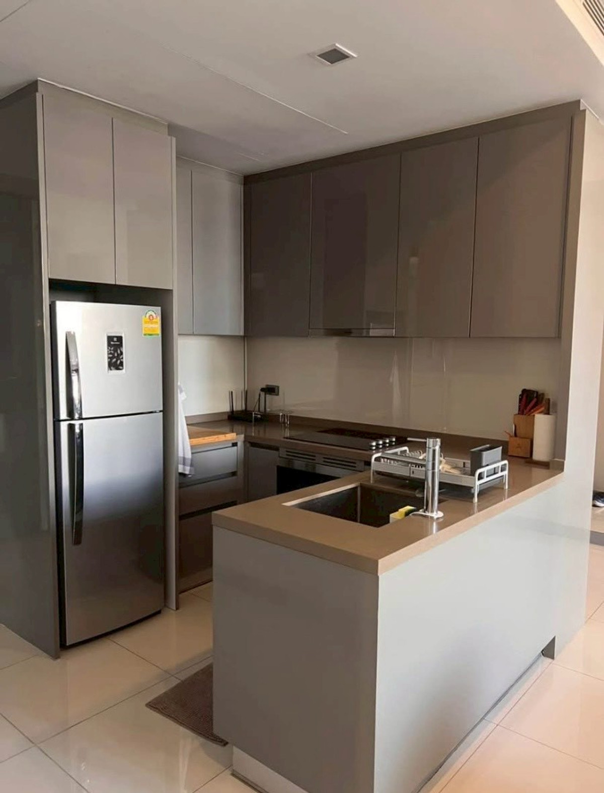 ให้เช่าคอนโดสีลม ศาลาแดง บางรัก : Luxury Condo for Rent Chong Nonsi | Pet-Friendly Luxury | Near BTS Chong Nonsi | 85,000 THB/Month | คอนโดหรูให้เช่า ช่องนนทรี เลี้ยงสัตว์ได้ หรูหรา ใกล้ BTS ช่องนนทรี 85,000 บาท/เดือน – LTH14796