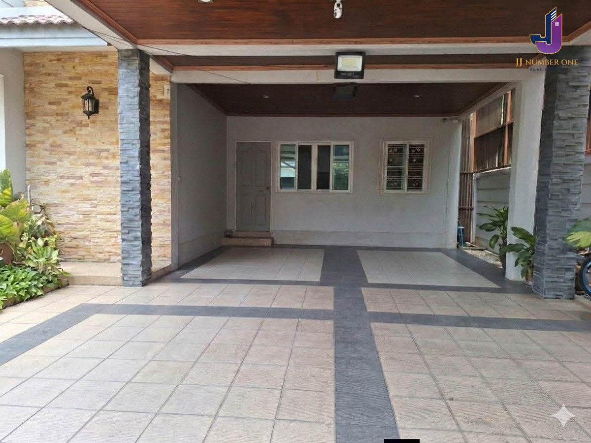 ขายบ้านลาดกระบัง สุวรรณภูมิ :  ขายบ้านเดี่ยว ภัทรา วงแหวน–อ่อนนุช  3 ห้องนอน 3 ห้องน้ำ เนื้อที่ 57.4 ตร.ว. พื้นที่ใช้สอย 160 ตร.ม.  บ้านเลขที่มงคลสุดหายาก 33/33