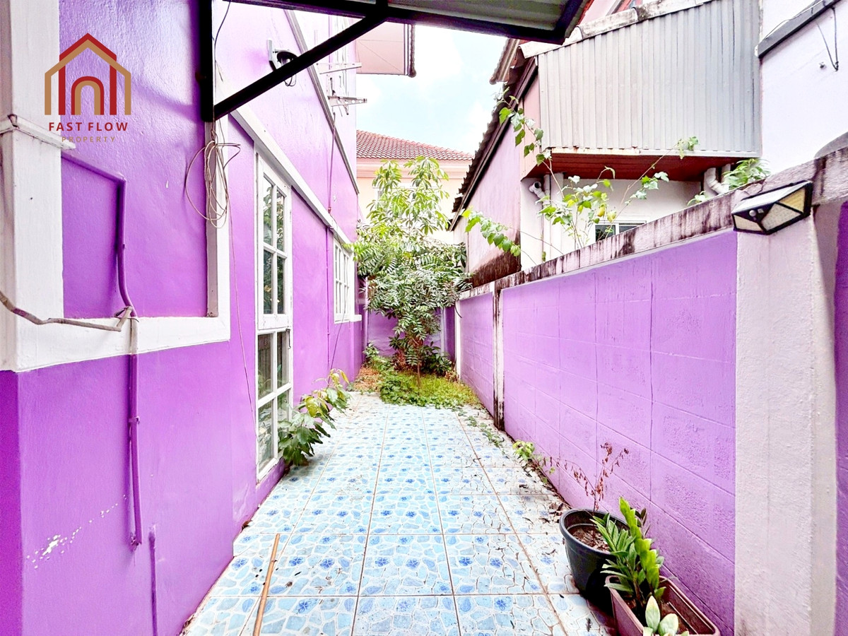 For RentPathum Thani,Rangsit, Thammasat : Twin house for rent, Burirom, 36 sq m, Rangsit, Khlong 4, kitchen addition, Phra Ong Chao Sai Road. Single house mood Sawai Pracharat Road MAY