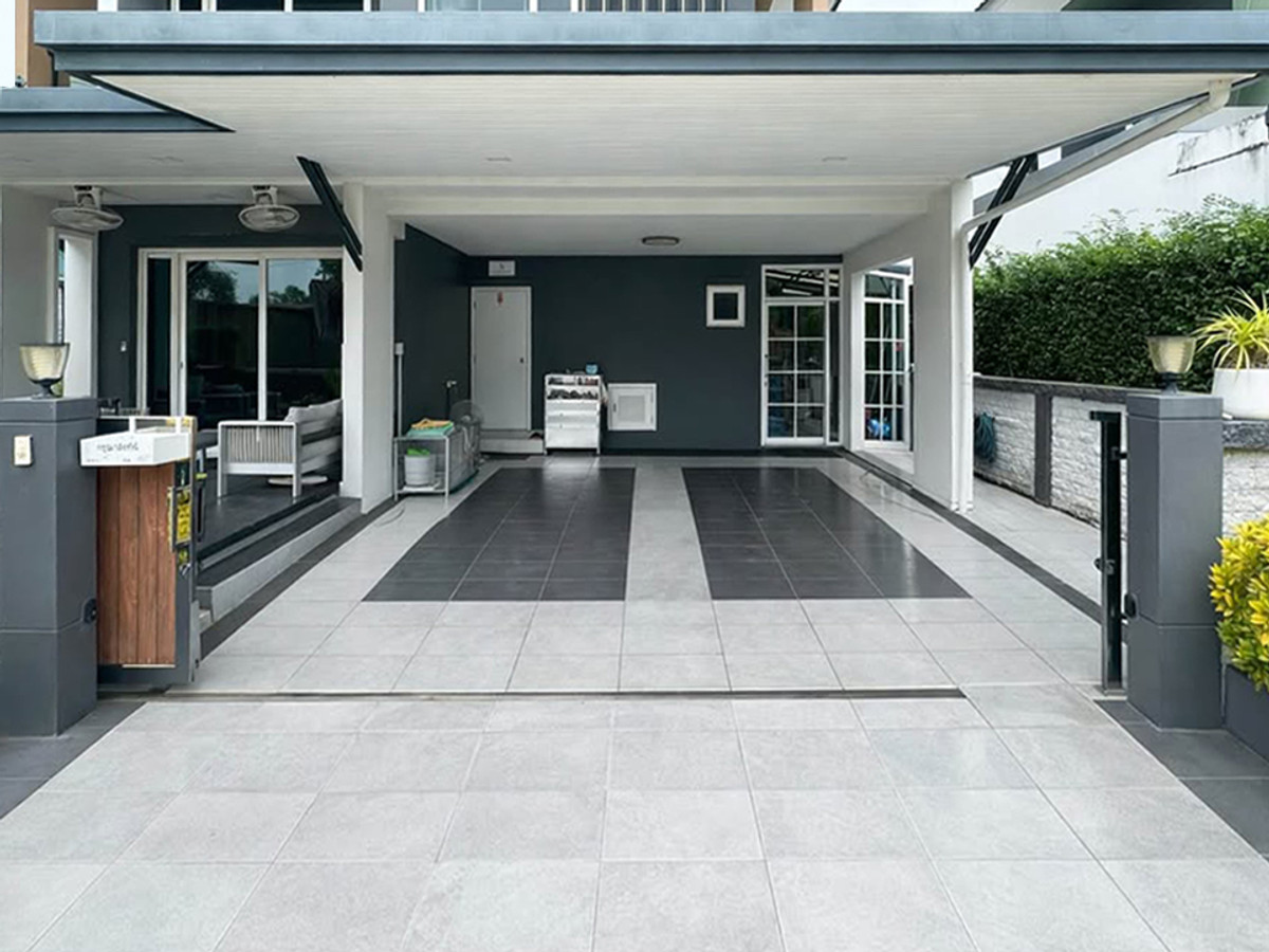 For SaleHousePattanakan, Srinakarin : 🏡 Only 6 Million Baht!! Detached House for Sale Golden Village On Nut 65