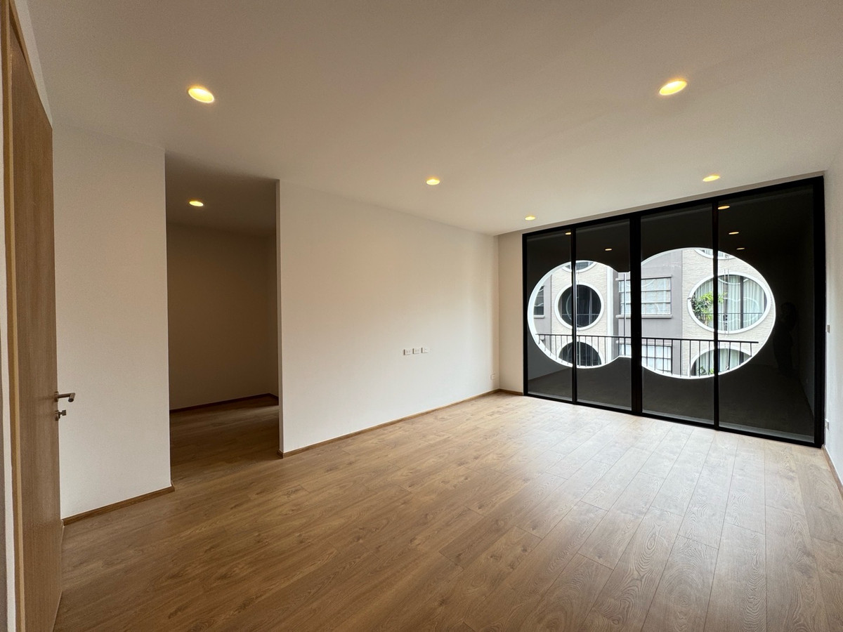 ขายทาวน์โฮมเลียบทางด่วนรามอินทรา : ทาวน์โฮมสร้างใหม่ .... แปลงมุม 