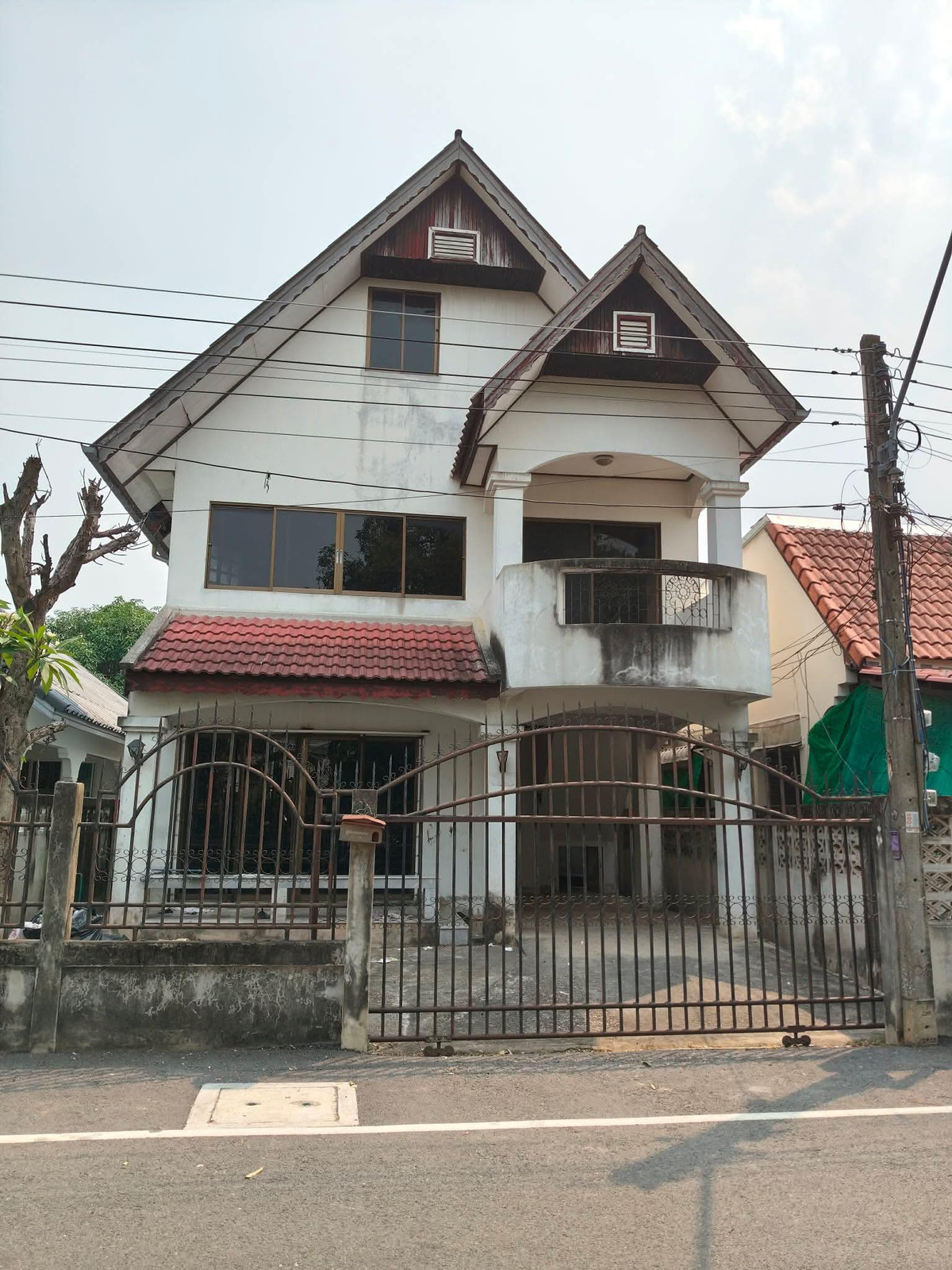 ขายบ้านเชียงใหม่ : 🏡 ขายบ้านมือสอง 2 ชั้น ต.แม่เหียะ เมืองเชียงใหม่ ซอยกาดวรุณ ราคาดี เหมาะรีโนเวท