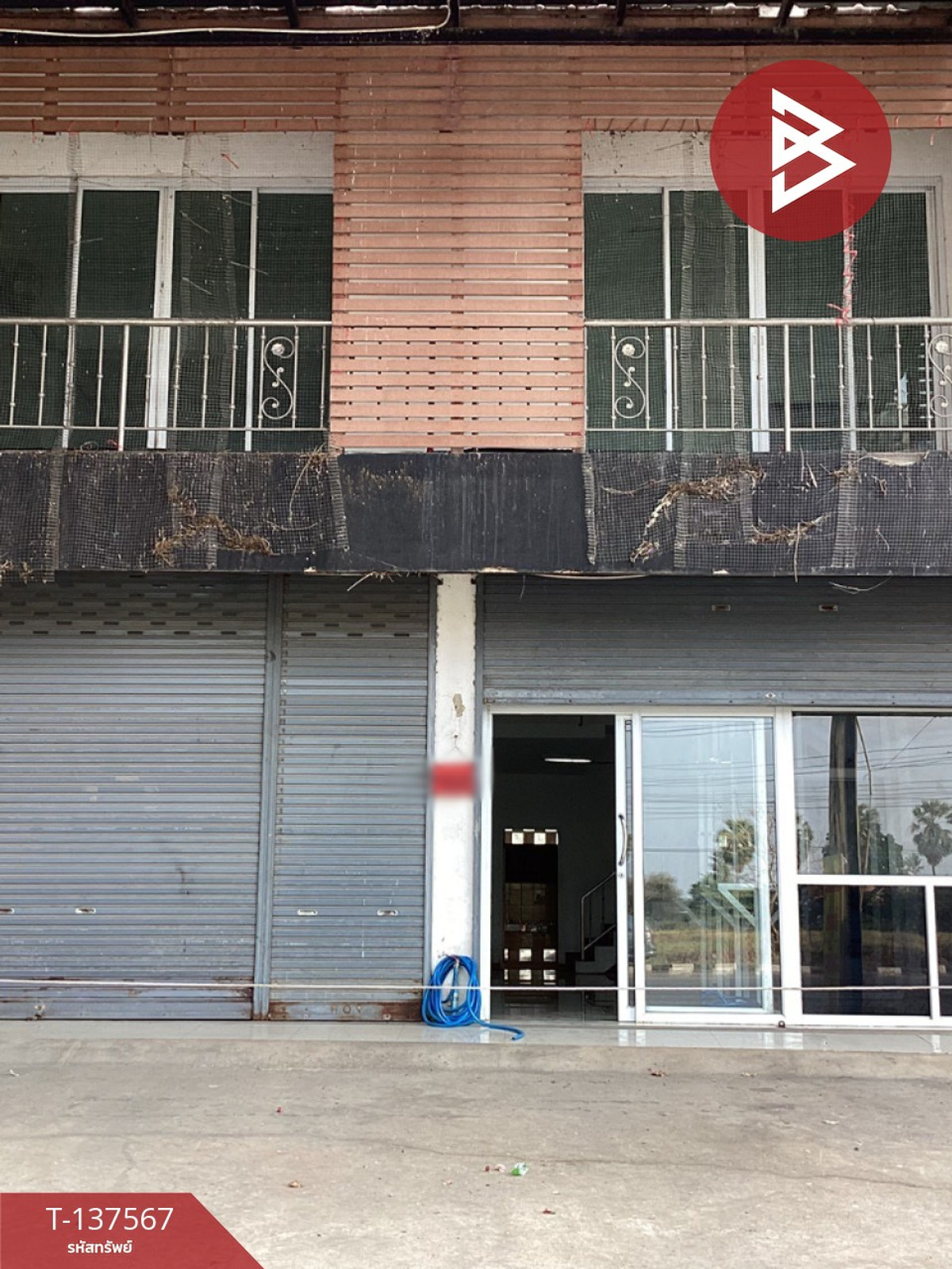 For SaleShop HouseSaraburi : Urgent sale, 2 commercial buildings, Phra Phutthabat, Saraburi, prime location, next to the road, near community areas.