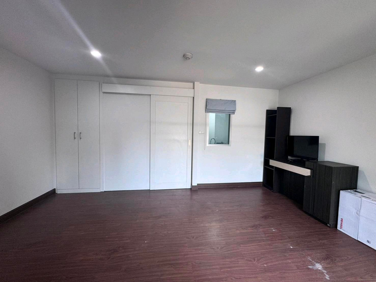 ให้เช่าคอนโดอ่อนนุช อุดมสุข : ✨️ให้เช่า✨️ the escape สุขุมวิท 101/1🧸.ห้องขนาด 35 ตารางเมตร.ชั้น 1💗เฟอร์นิเจอร์ +เครื่องใช้ไฟฟ้าครบ
พร้อมอยู่ ราคา 9,000 บาท 