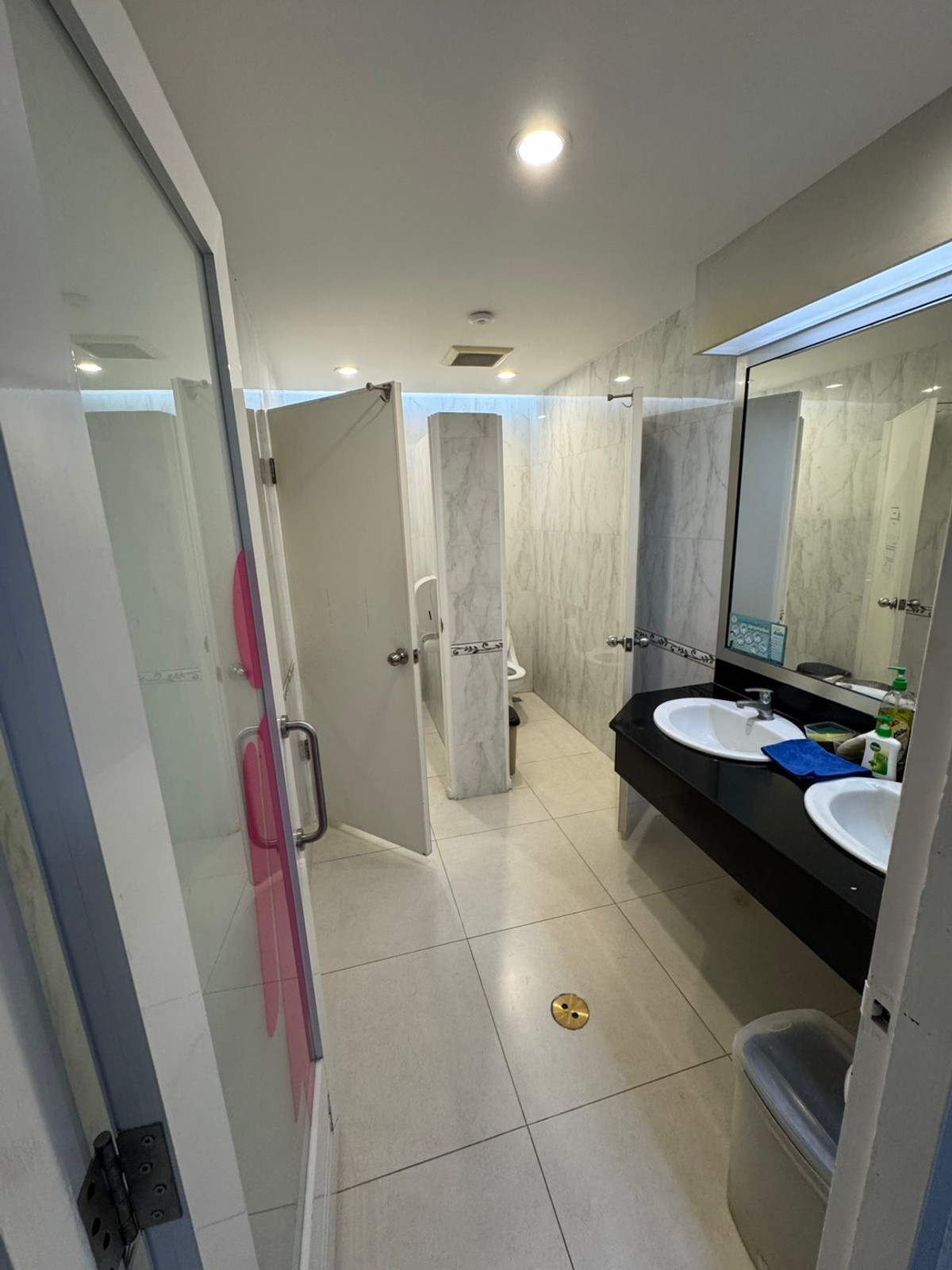 ให้เช่าสำนักงานสุขุมวิท อโศก ทองหล่อ : ออฟฟิศให้เช่าทำเลสุขุมวิท – พร้อมพงษ์ ใจกลางเมือง เหมาะสำหรับบริษัทที่ต้องการสำนักงานในโซน CBD เดินทางสะดวก ใกล้ BTS และแหล่งไลฟ์สไตล์ครบครัน