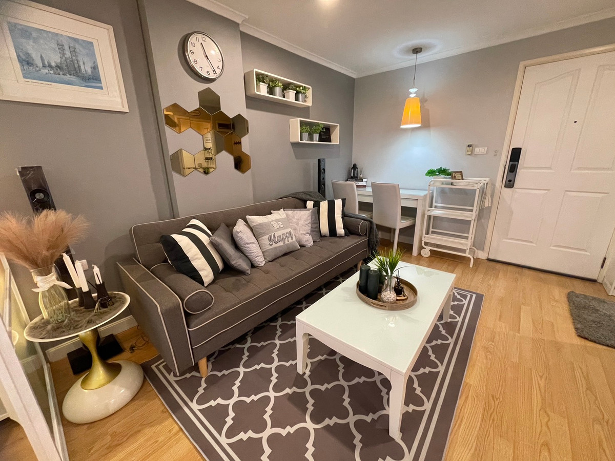 For RentCondoRamkhamhaeng, Hua Mak : Newly renovated condo for rent The room is beautifully decorated as described. Hurry and reserve before the university opens. Lumpini Vill Ramkamhang26 call 0896620022