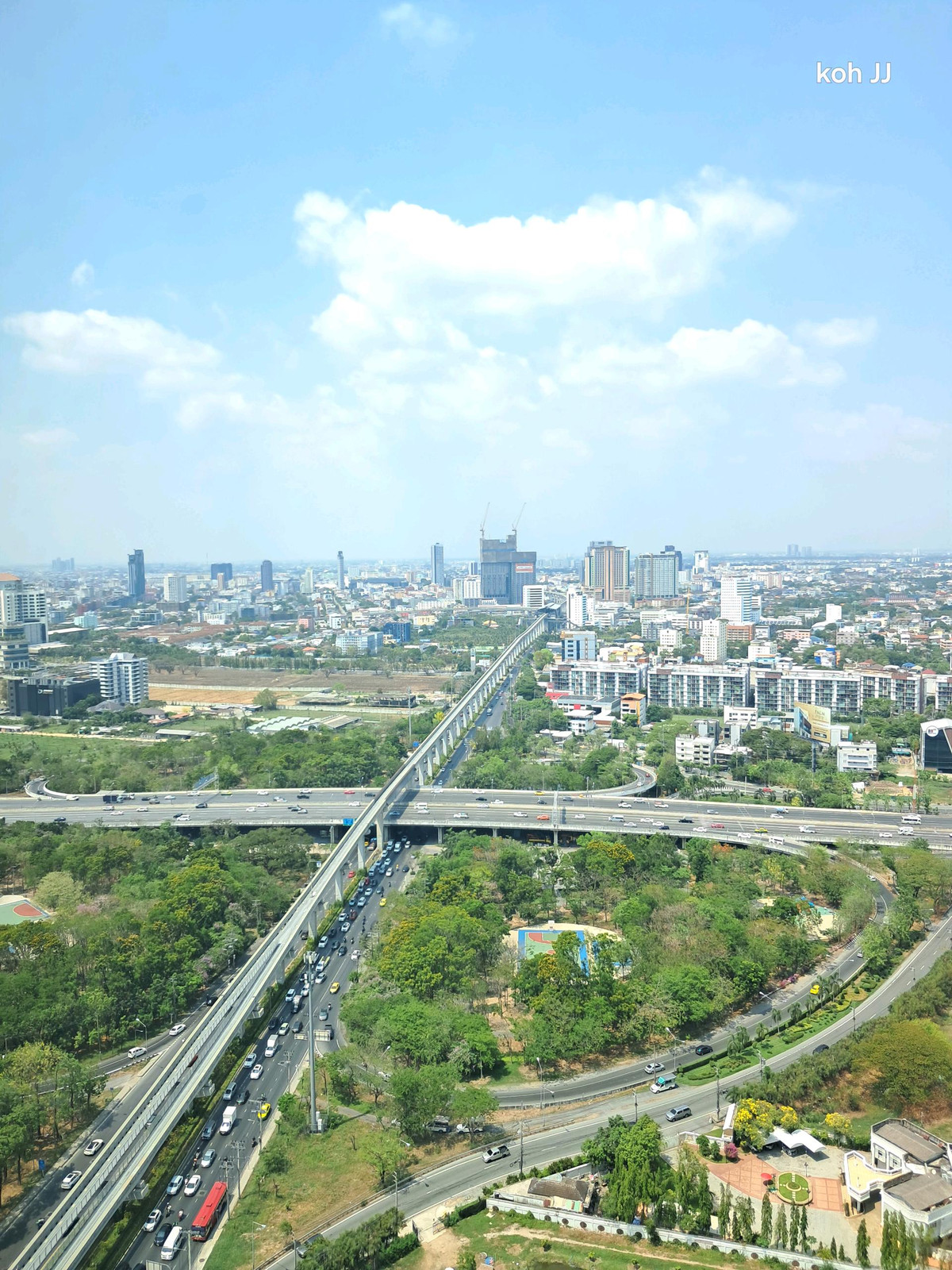 For RentCondoPattanakan, Srinakarin : FOR RENT 2-story condo (Duplex), high floor, beautiful view @The Rich Rama 9 - Srinakarin
Next to Triple Station | Near MRT Hua Mak & Airport Rail Link