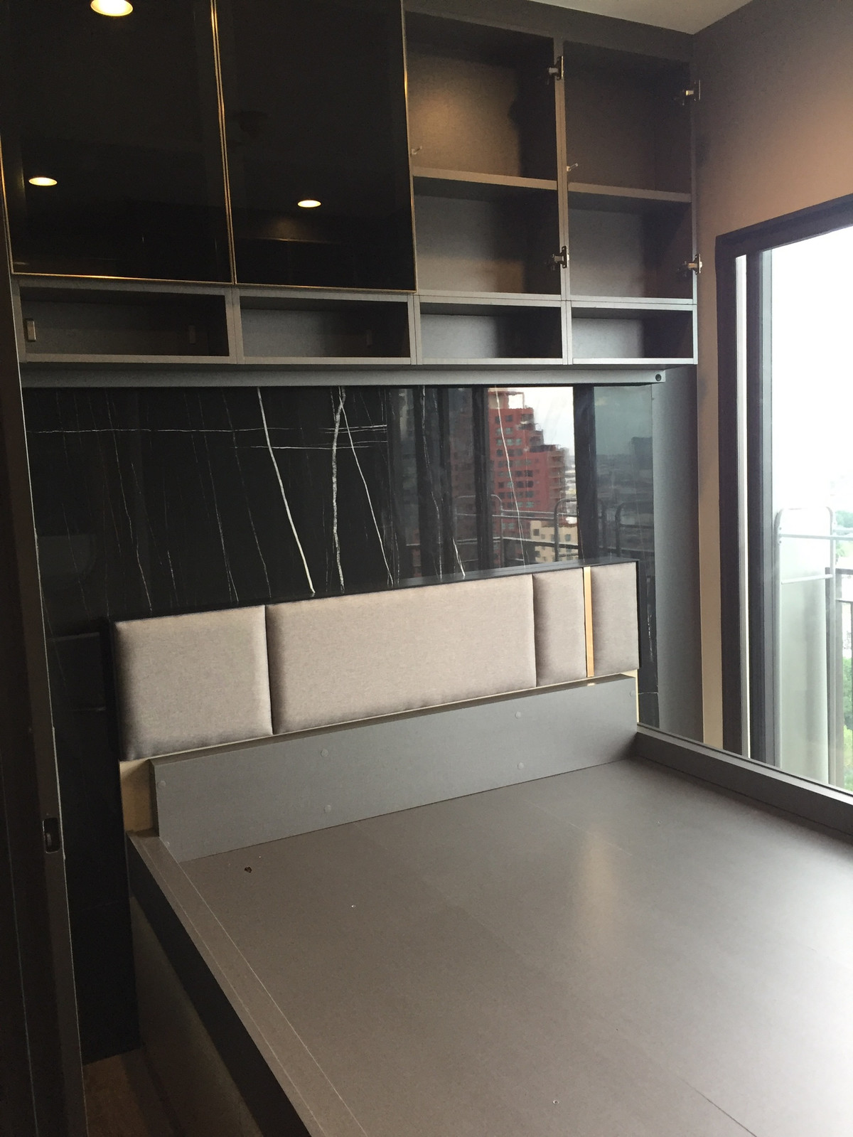 ขายคอนโดปิ่นเกล้า จรัญสนิทวงศ์ : ขาย 𝐔𝐫𝐛𝐚𝐧𝐨 𝐑𝐚𝐣𝐚𝐯𝐢𝐭𝐡𝐢 (เออร์บาโน่ ราชวิถี) ชั้น21 ราคาดี 3.1 ลบ. (ผ่อนตรงกับเจ้าของได้ 1ปี) ห่างจาก MRT สิรินธร 100 เมตร  (31 Sq.m. 1BR & 1Bath) --- Agent Top 084-8751655