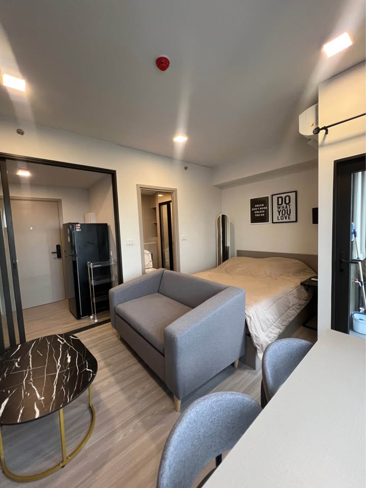 For RentCondoWongwianyai, Charoennakor : ⭐️ Quintara MHy'Den Pho Nimit ⭐️Room 24 sq m., fully furnished. Beautifully decorated and ready to move in.
