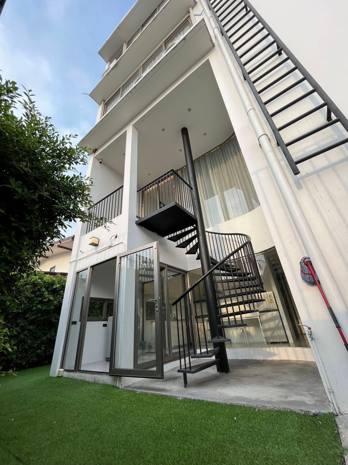 ให้เช่าโฮมออฟฟิศลาดพร้าว เซ็นทรัลลาดพร้าว : ᚱ ให้เช่า ✅ จดทะเบียนบริษัทได้ โฮมออฟฟิศ 4 ชั้น 🔥3 ห้องนอน 1 ห้องแม่บ้าน🔥 ลาดพร้าว 35 400 ตร.ม. ใกล้ BTS ภาวนา