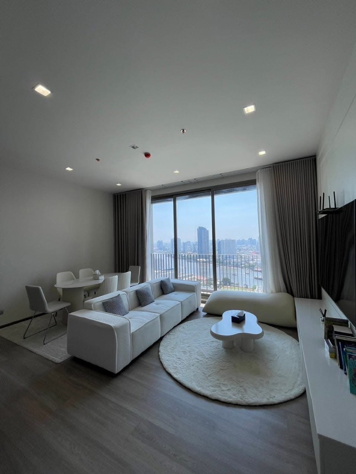 ขายคอนโดสาทร นราธิวาส : Rhythm Charoenkrung Pavillion -  ริธึ่ม เจริญกรุง พาวิลเลี่ยน l วิวแม่น้ำ ไม่โดดบล็อก l By Bee