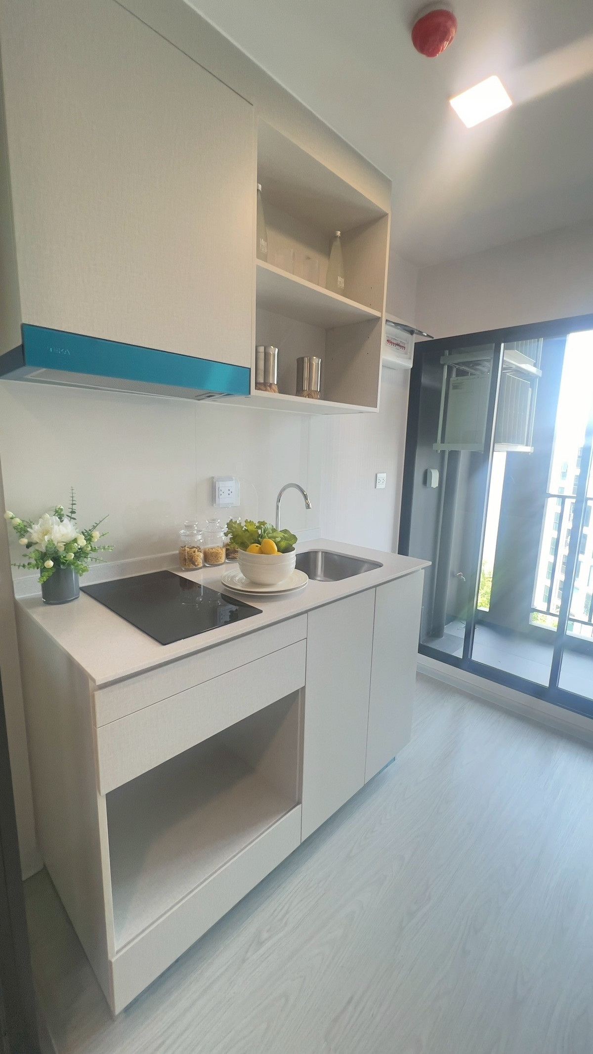 ขายคอนโดอ่อนนุช อุดมสุข : ขายห้อง Combine วิวสระ Olympic หนึ่งเดียวที่ Atmoz Oasis อ่อนนุช  ขนาดใหญ่ 55.52 ตารางเมตร 2 ห้องนอน 2 ห้องน้ำ พร้อมอยู่ ฟรีโอน