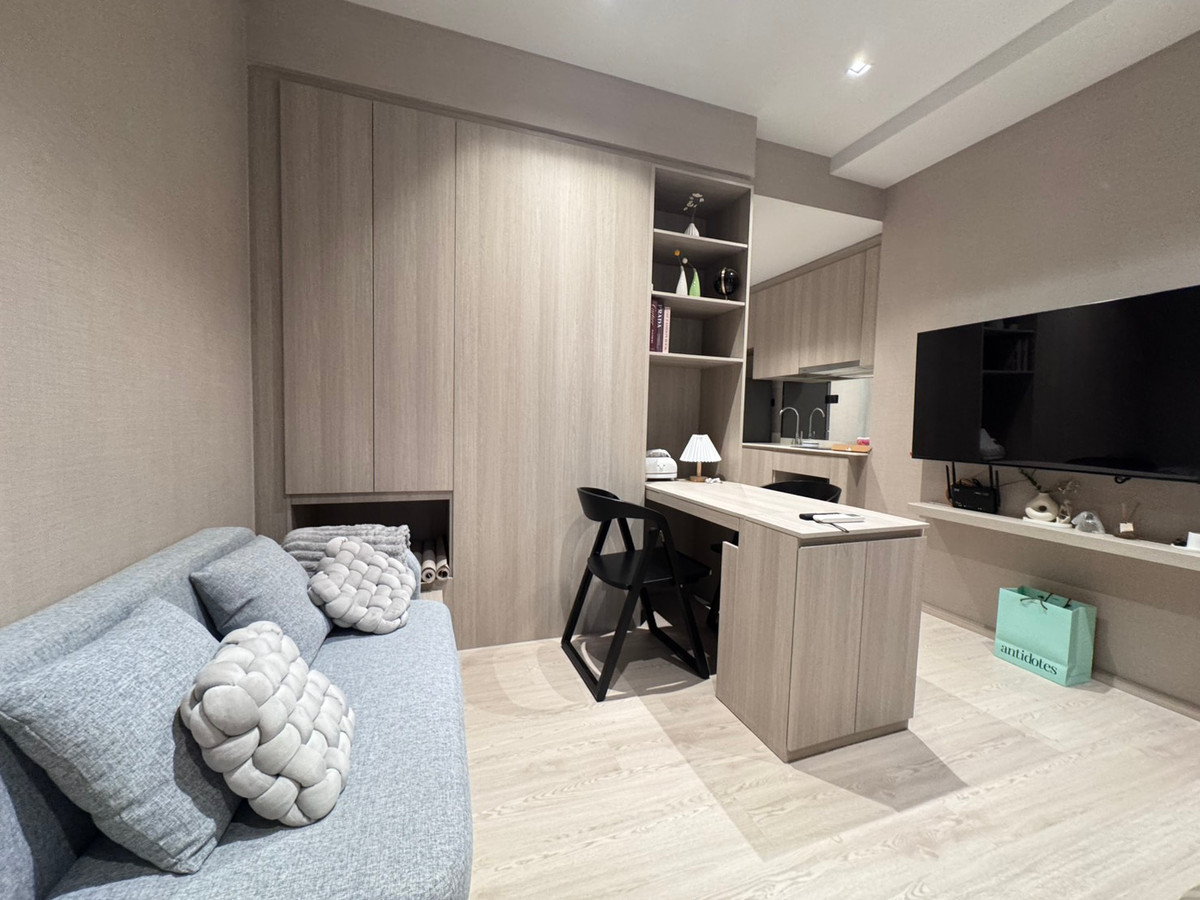 For RentCondoWongwianyai, Charoennakor : Reference Sathorn Wongwianyai available for rent. Free Wi-Fi every month You can inquire.