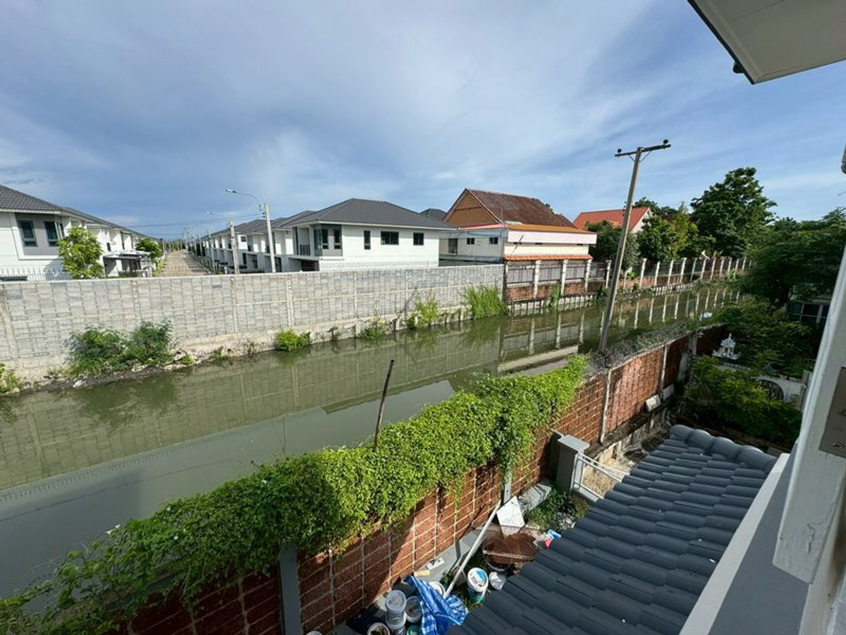 ขายบ้านราษฎร์บูรณะ สุขสวัสดิ์ : บ้านเดี่ยวหลังมุม หมู่บ้านวรารมย์ ประชาอุทิศ 98 (Vararom Pracha Uthit 98) ขนาด 52.3 ตารางวา 3 ห้องนอน  รีโนเวทใหม่พร้อมอยู่ ซอยประชาอุทิศ 98 ถนนประชาอุทิศ แขวงทุ่งครุ เขตทุ่งครุ กรุงเทพมหานคร