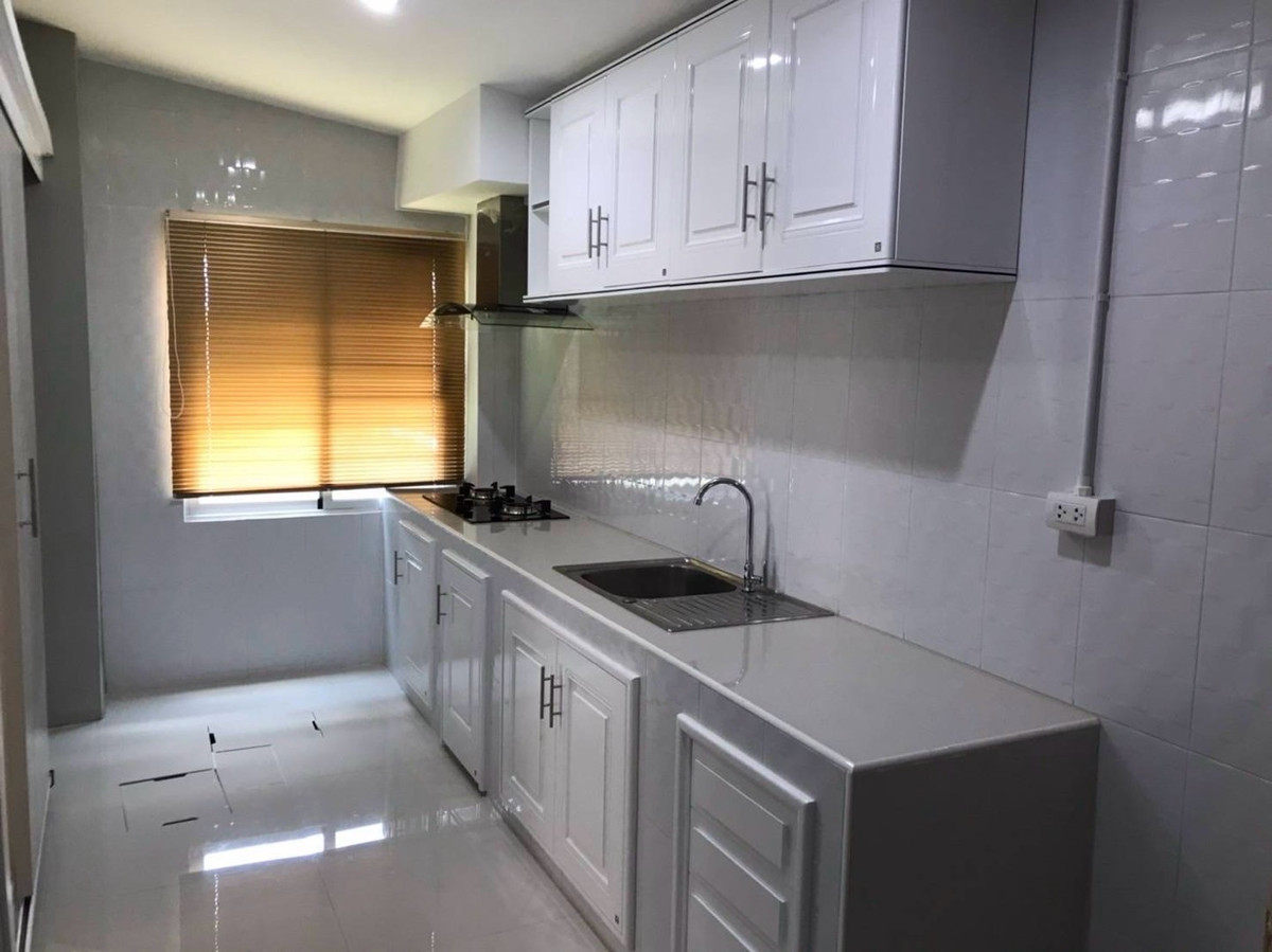 ขายทาวน์โฮมเชียงใหม่ : ขายโครงการ โกลเด้น ทาวน์ เจริญเมือง-ซุปเปอร์ไฮเวย์ - Golden Town Charoenmuang-Superhighway.
