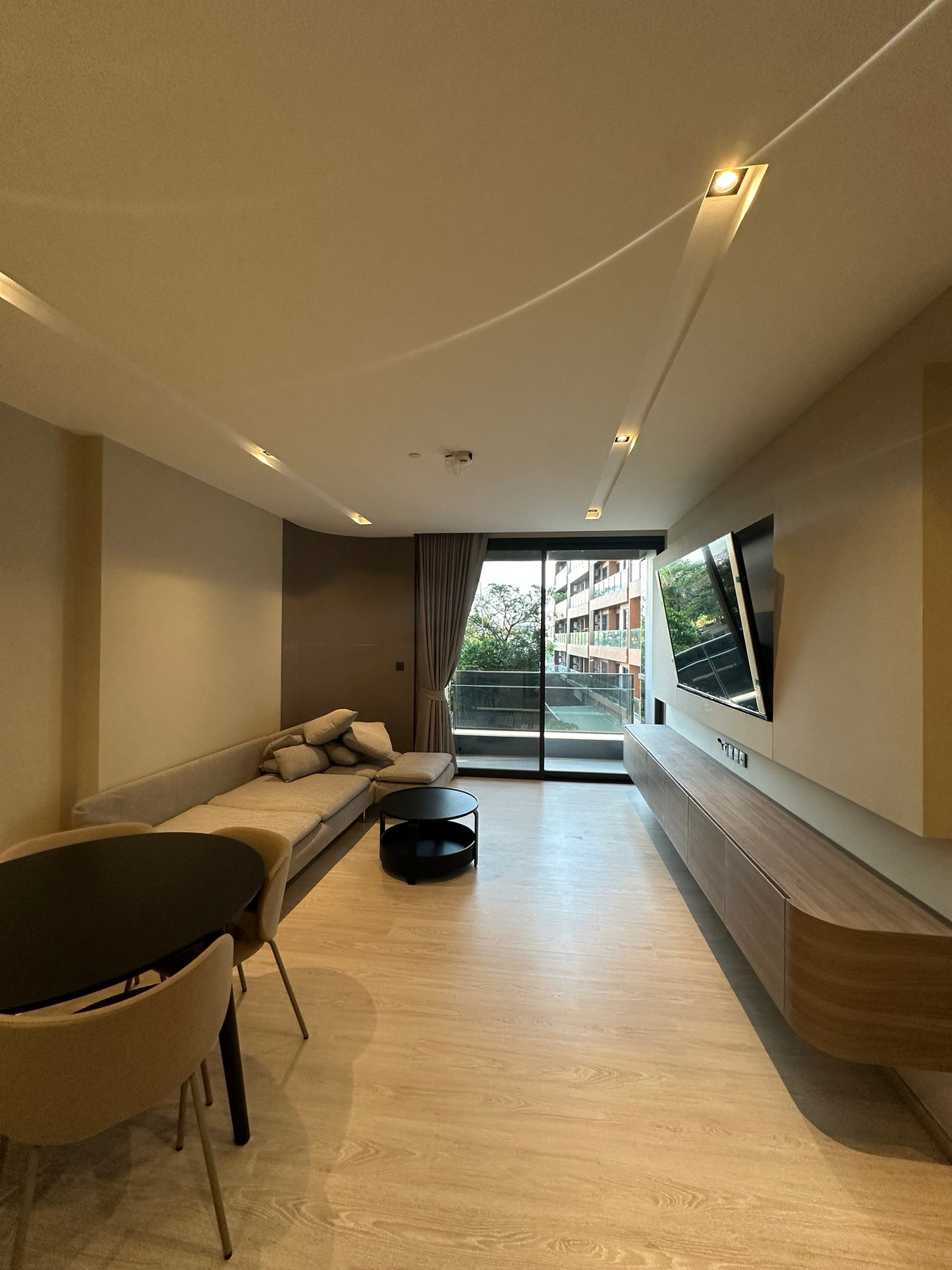 ให้เช่าคอนโดสุขุมวิท อโศก ทองหล่อ : คอนโดให้เช่า เดอะ รูม สุขุมวิท 38