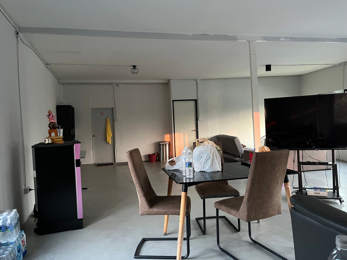 ขายสำนักงานเกษตร นวมินทร์ ลาดปลาเค้า : ขายที่ดินติดถนนเกษตรนวมินทร์ 20 ตรว. พร้อมออฟฟิต  ขาย 4.7 ล้าน  