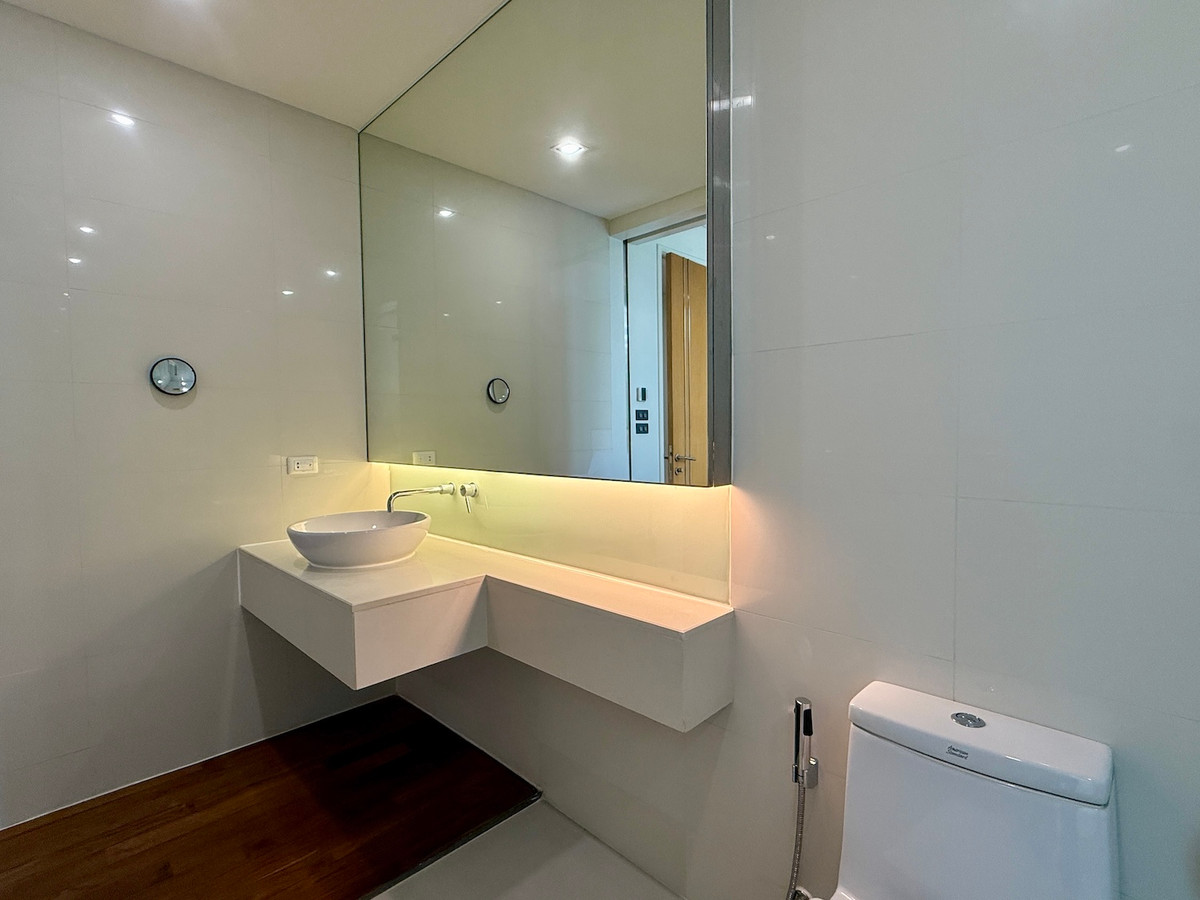 ให้เช่าคอนโดสุขุมวิท อโศก ทองหล่อ : คอนโดห้องใหญ่ 3 ห้องนอน พร้อมระเบียงกว้าง วิวสวน  ใกล้อโศกและพร้อมพงศ์